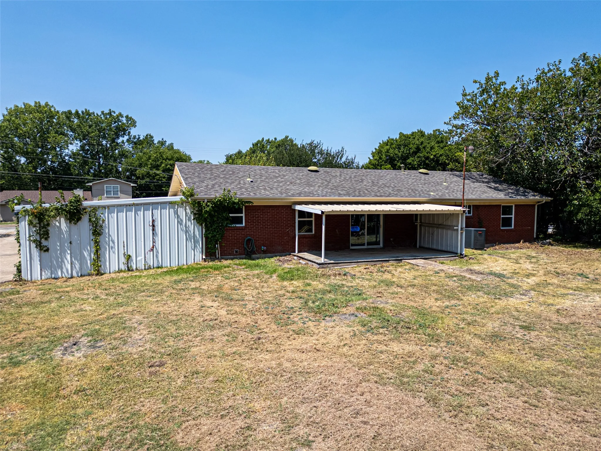 Single Family Residence For Sale in Ellis County , 611 S Dallas Street, Palmer, Texas 75152, 4 Bedroom, 2 Bathroom, Garage spaces, 1,830 Sqft, built in 1963, mls#21351824, Real Estate Agent in Palmer, Homes For Sale in Ellis county, Homes For Sale in Palmer, Realtor in Palmer Texas, Real Estate Brokerage Independent Realty Texas, Luminita Cordes Realtor
