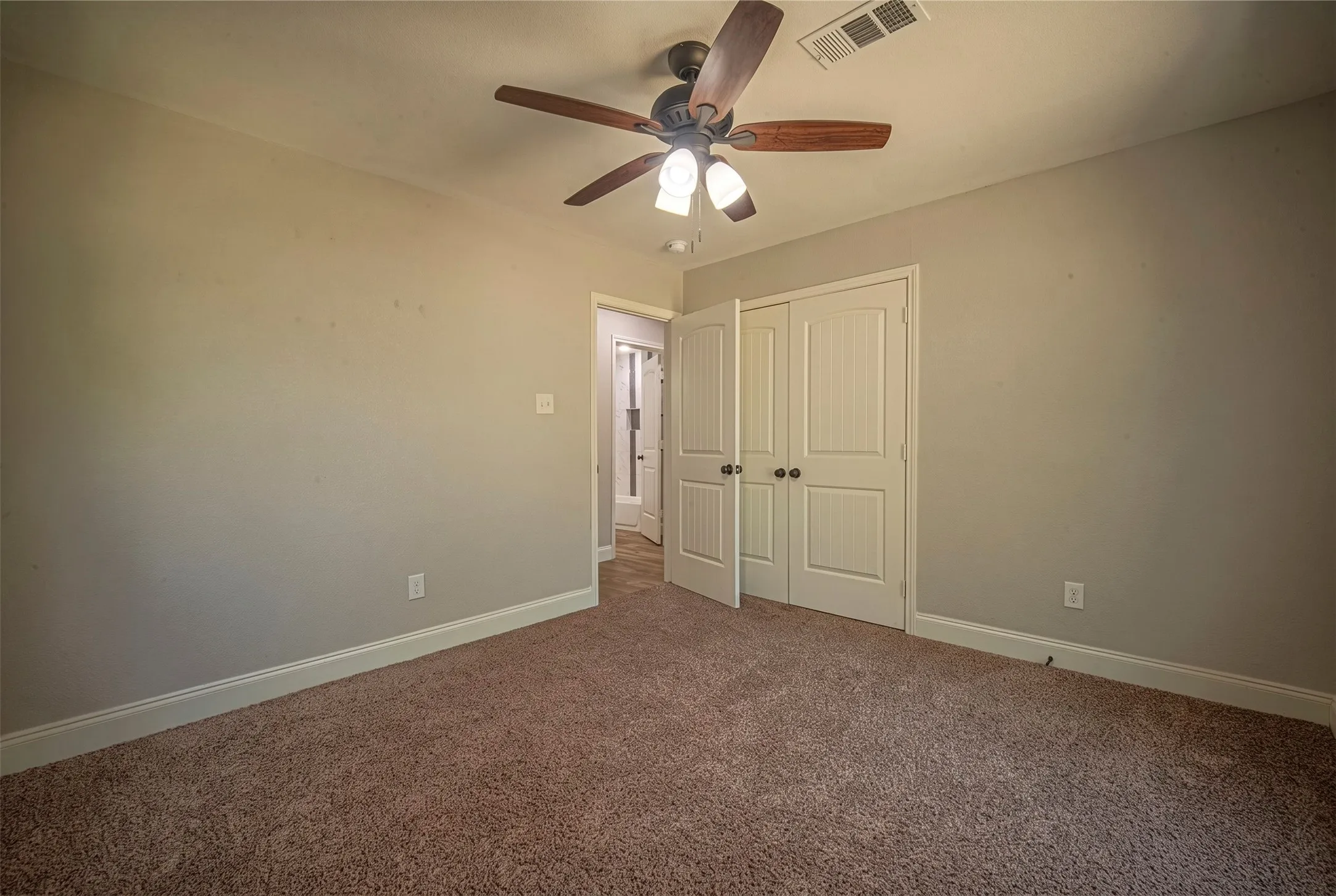 Single Family Residence For Sale in Ellis County , 611 S Dallas Street, Palmer, Texas 75152, 4 Bedroom, 2 Bathroom, Garage spaces, 1,830 Sqft, built in 1963, mls#21351824, Real Estate Agent in Palmer, Homes For Sale in Ellis county, Homes For Sale in Palmer, Realtor in Palmer Texas, Real Estate Brokerage Independent Realty Texas, Luminita Cordes Realtor