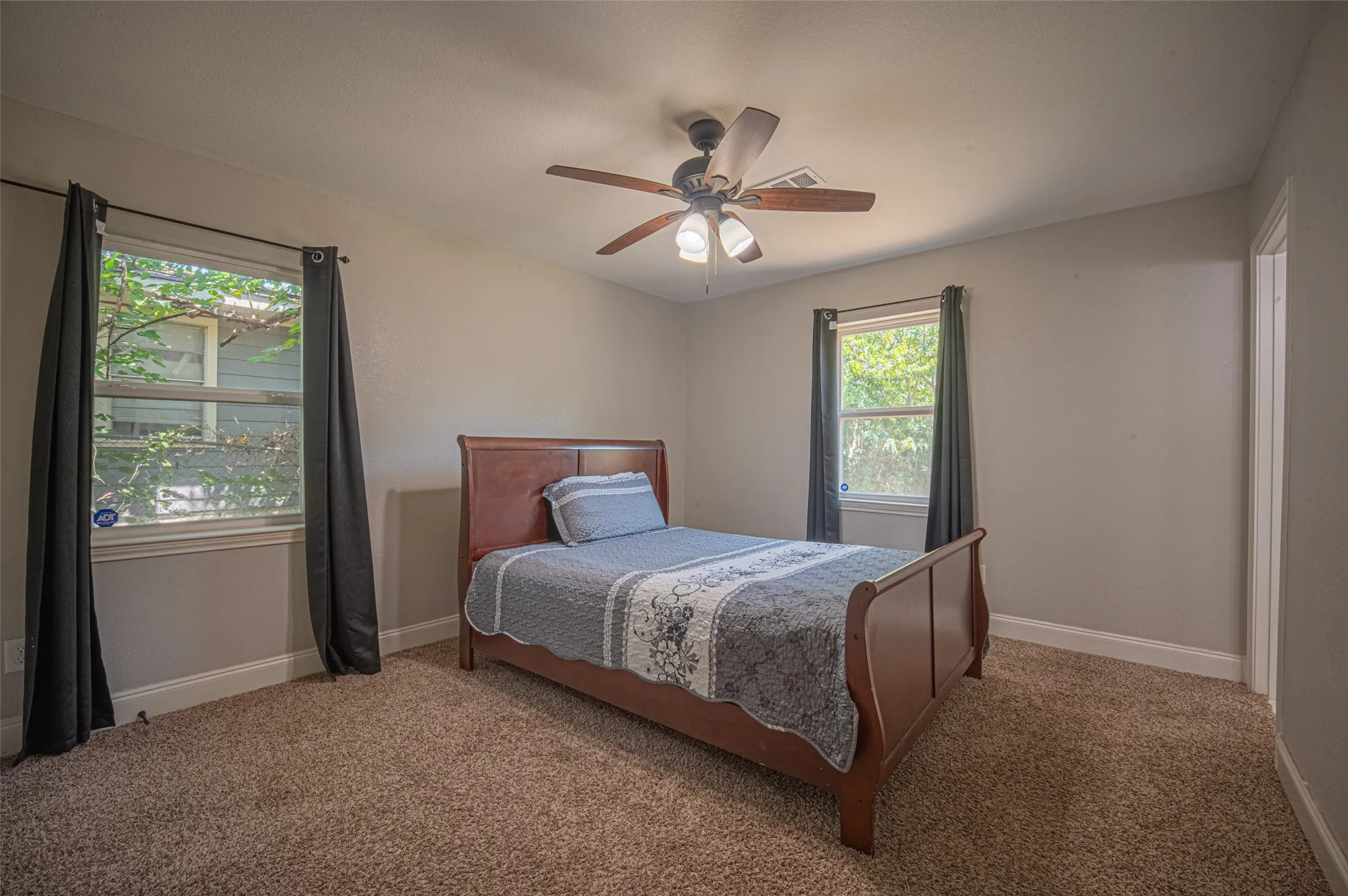 Single Family Residence For Sale in Ellis County , 611 S Dallas Street, Palmer, Texas 75152, 4 Bedroom, 2 Bathroom, Garage spaces, 1,830 Sqft, built in 1963, mls#21351824, Real Estate Agent in Palmer, Homes For Sale in Ellis county, Homes For Sale in Palmer, Realtor in Palmer Texas, Real Estate Brokerage Independent Realty Texas, Luminita Cordes Realtor