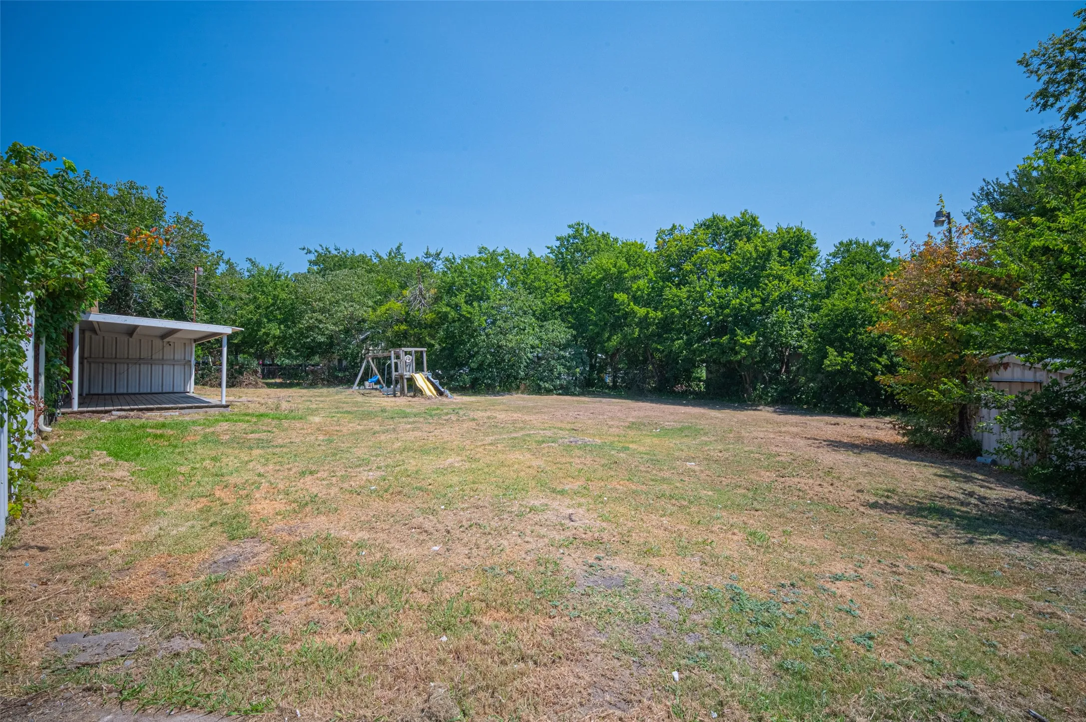 Single Family Residence For Sale in Ellis County , 611 S Dallas Street, Palmer, Texas 75152, 4 Bedroom, 2 Bathroom, Garage spaces, 1,830 Sqft, built in 1963, mls#21351824, Real Estate Agent in Palmer, Homes For Sale in Ellis county, Homes For Sale in Palmer, Realtor in Palmer Texas, Real Estate Brokerage Independent Realty Texas, Luminita Cordes Realtor