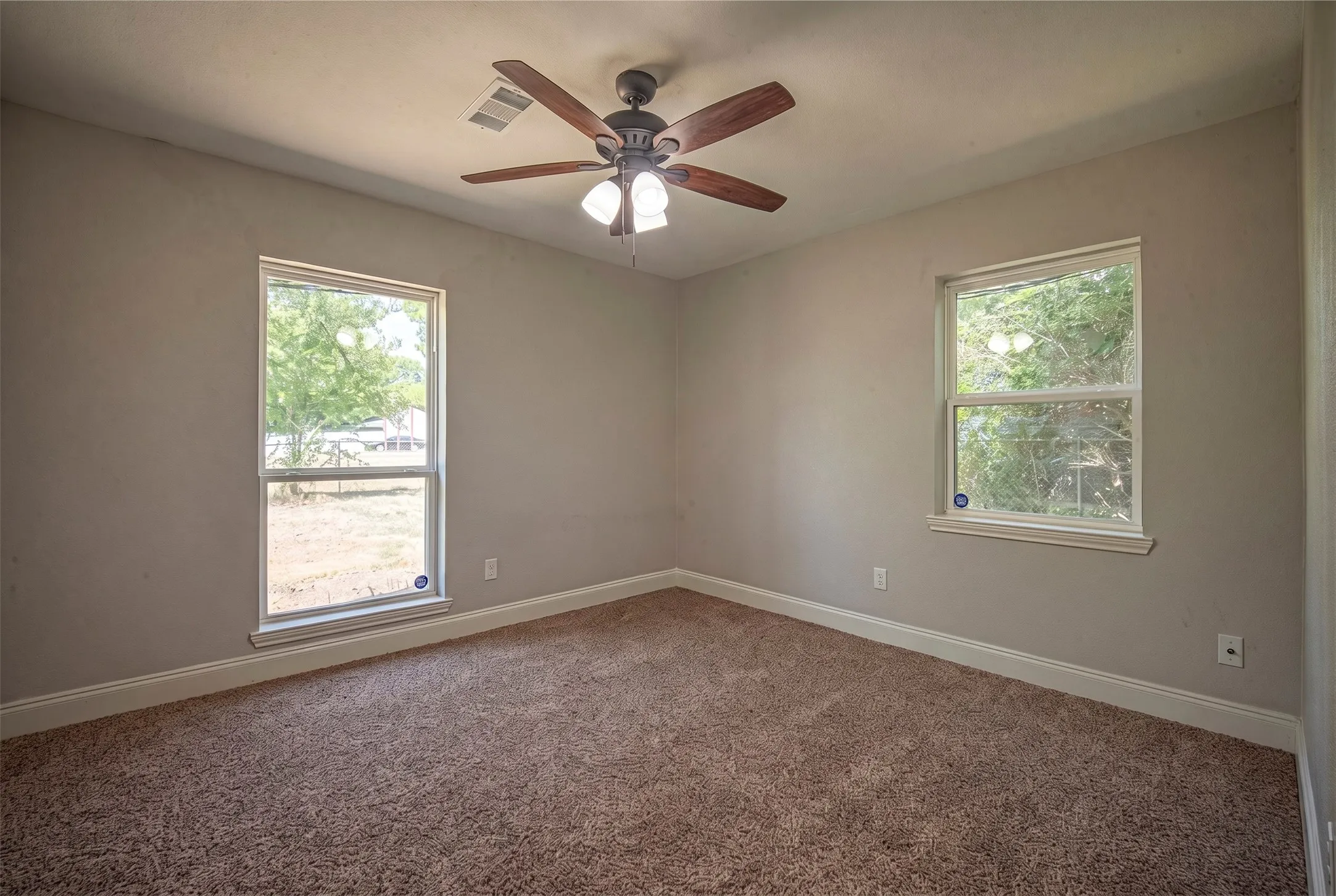Single Family Residence For Sale in Ellis County , 611 S Dallas Street, Palmer, Texas 75152, 4 Bedroom, 2 Bathroom, Garage spaces, 1,830 Sqft, built in 1963, mls#21351824, Real Estate Agent in Palmer, Homes For Sale in Ellis county, Homes For Sale in Palmer, Realtor in Palmer Texas, Real Estate Brokerage Independent Realty Texas, Luminita Cordes Realtor