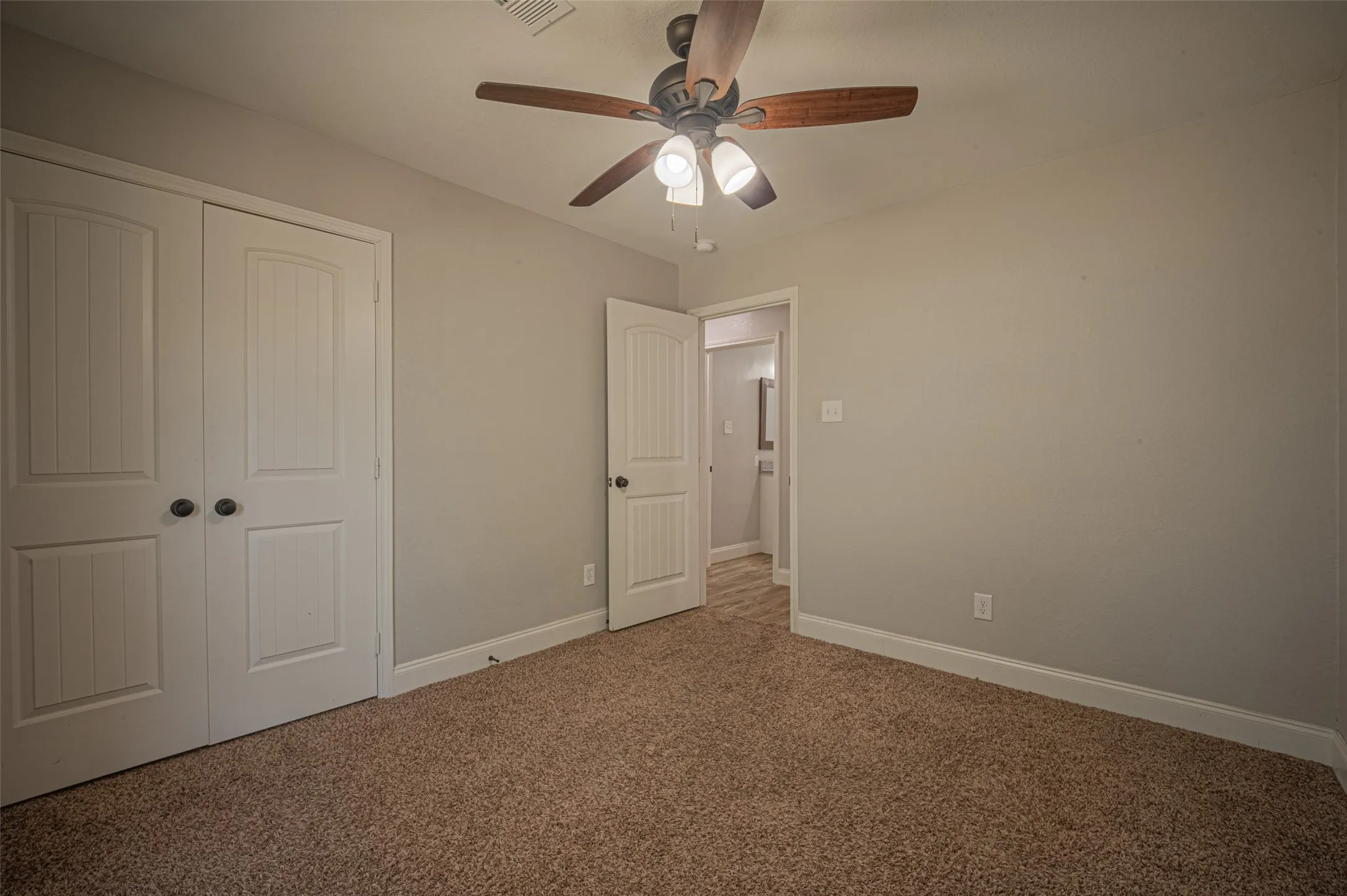 Single Family Residence For Sale in Ellis County , 611 S Dallas Street, Palmer, Texas 75152, 4 Bedroom, 2 Bathroom, Garage spaces, 1,830 Sqft, built in 1963, mls#21351824, Real Estate Agent in Palmer, Homes For Sale in Ellis county, Homes For Sale in Palmer, Realtor in Palmer Texas, Real Estate Brokerage Independent Realty Texas, Luminita Cordes Realtor