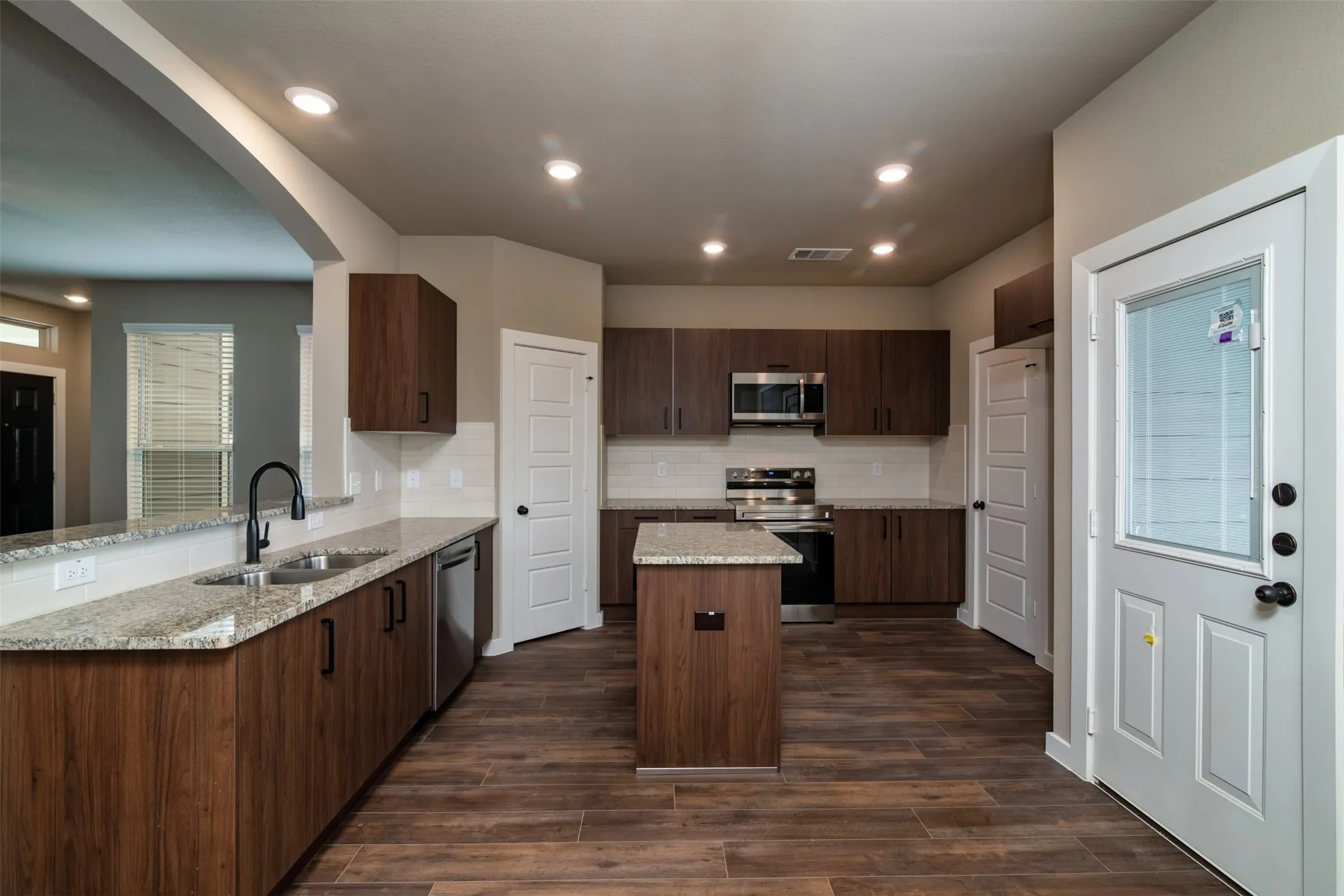 Duplex For Rent in Ellis County , 604 Harvest Moon Drive, Venus, Texas 76084, 3 Bedroom, 3 Bathroom, 2 Garage spaces, 1,422 Sqft, built in 2021, mls#21352892, Real Estate Agent in Venus, Homes For Rent in Ellis county, Homes For Rent in Venus, Realtor in Venus Texas, Real Estate Brokerage Independent Realty Texas, Luminita Cordes Realtor