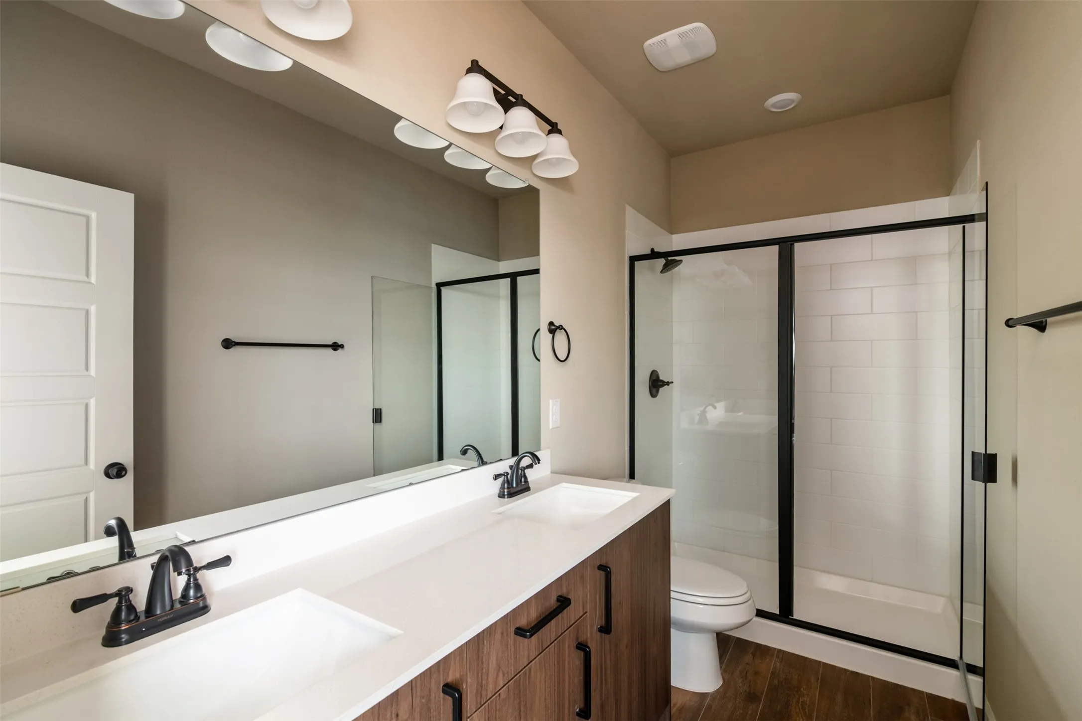 Duplex For Rent in Ellis County , 604 Harvest Moon Drive, Venus, Texas 76084, 3 Bedroom, 3 Bathroom, 2 Garage spaces, 1,422 Sqft, built in 2021, mls#21352892, Real Estate Agent in Venus, Homes For Rent in Ellis county, Homes For Rent in Venus, Realtor in Venus Texas, Real Estate Brokerage Independent Realty Texas, Luminita Cordes Realtor
