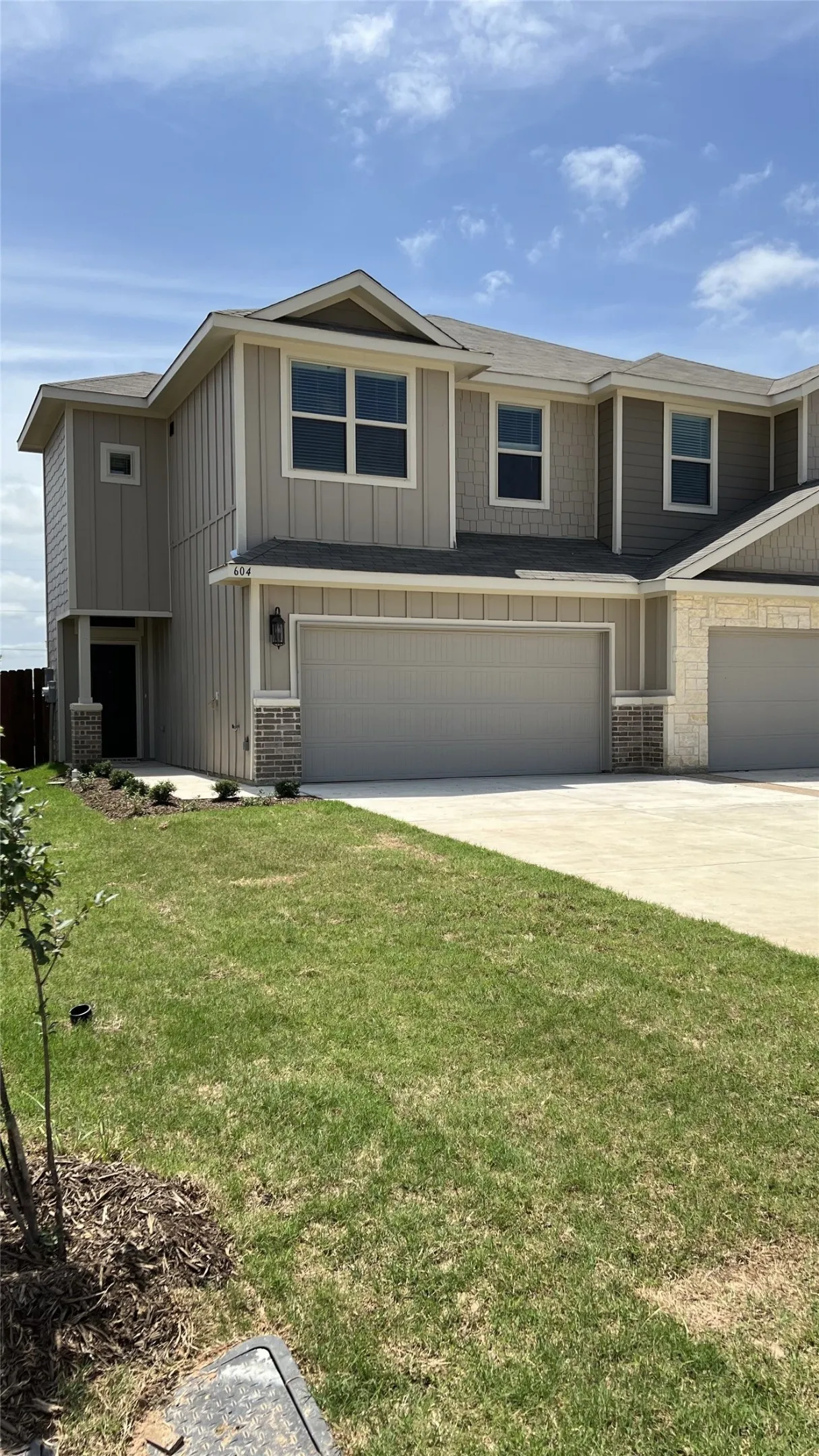 Duplex For Rent in Ellis County , 604 Harvest Moon Drive, Venus, Texas 76084, 3 Bedroom, 3 Bathroom, 2 Garage spaces, 1,422 Sqft, built in 2021, mls#21352892, Real Estate Agent in Venus, Homes For Rent in Ellis county, Homes For Rent in Venus, Realtor in Venus Texas, Real Estate Brokerage Independent Realty Texas, Luminita Cordes Realtor
