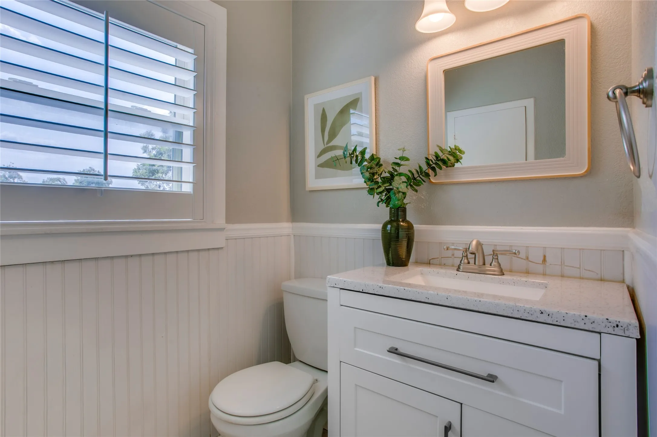 Single Family Residence For Sale in Dallas County , 2745 Ivandell Avenue, Dallas, Texas 75211, 3 Bedroom, 2 Bathroom, 2 Garage spaces, 1,580 Sqft, built in 1935, mls#21348915, Real Estate Agent in Dallas, Homes For Sale in Dallas county, Homes For Sale in Dallas, Realtor in Dallas Texas, Real Estate Brokerage Independent Realty Texas, Luminita Cordes Realtor