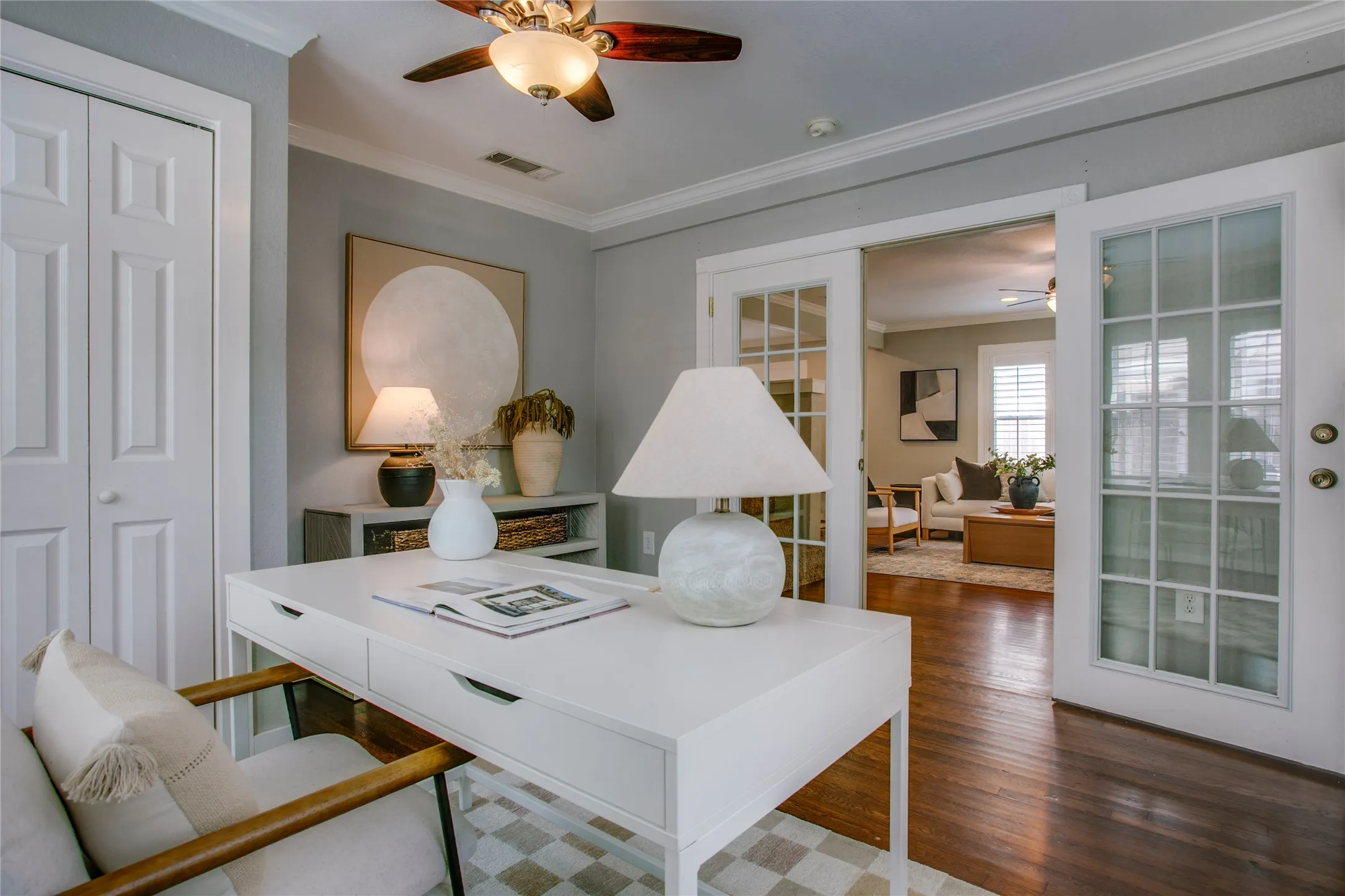 Single Family Residence For Sale in Dallas County , 2745 Ivandell Avenue, Dallas, Texas 75211, 3 Bedroom, 2 Bathroom, 2 Garage spaces, 1,580 Sqft, built in 1935, mls#21348915, Real Estate Agent in Dallas, Homes For Sale in Dallas county, Homes For Sale in Dallas, Realtor in Dallas Texas, Real Estate Brokerage Independent Realty Texas, Luminita Cordes Realtor