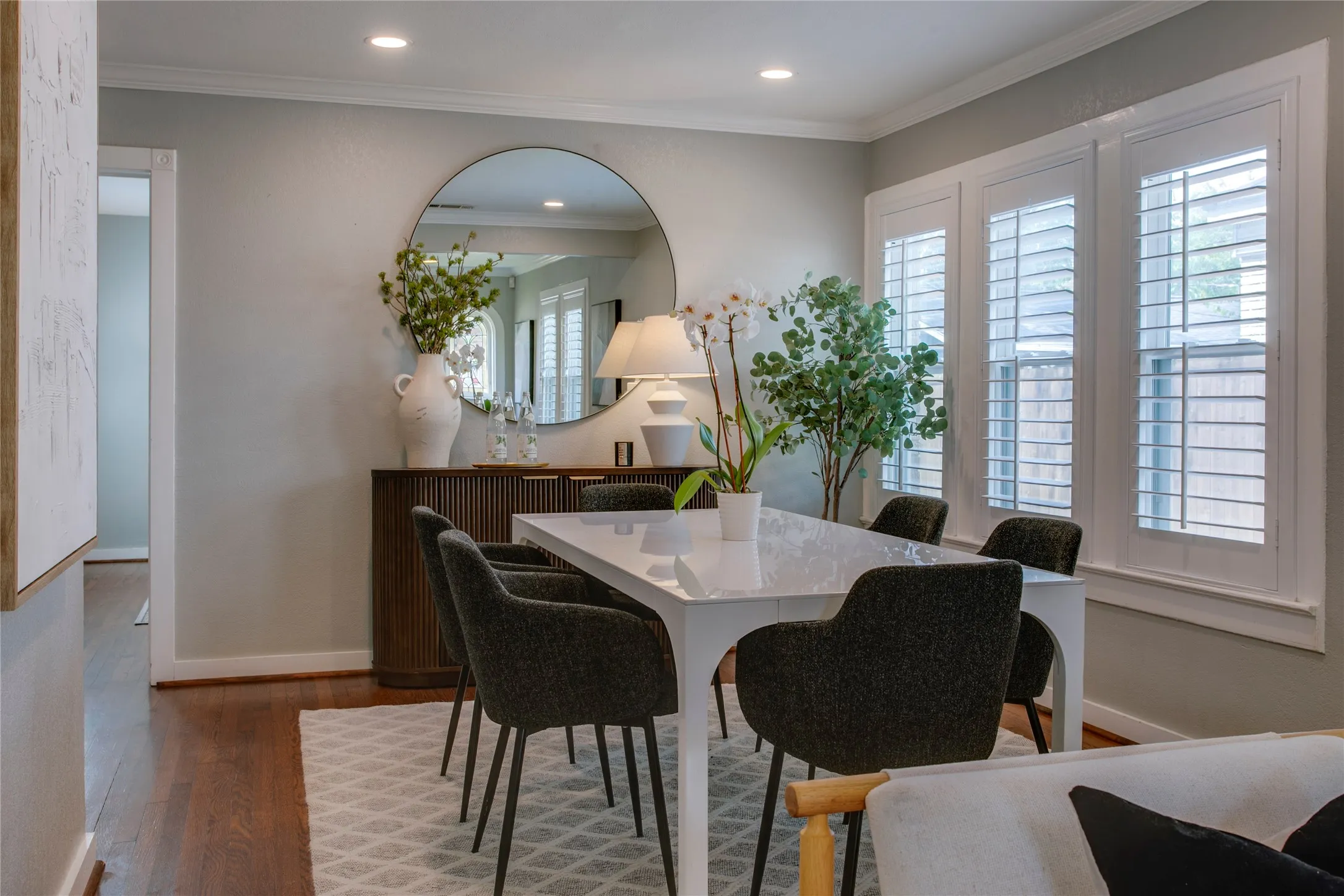 Single Family Residence For Sale in Dallas County , 2745 Ivandell Avenue, Dallas, Texas 75211, 3 Bedroom, 2 Bathroom, 2 Garage spaces, 1,580 Sqft, built in 1935, mls#21348915, Real Estate Agent in Dallas, Homes For Sale in Dallas county, Homes For Sale in Dallas, Realtor in Dallas Texas, Real Estate Brokerage Independent Realty Texas, Luminita Cordes Realtor