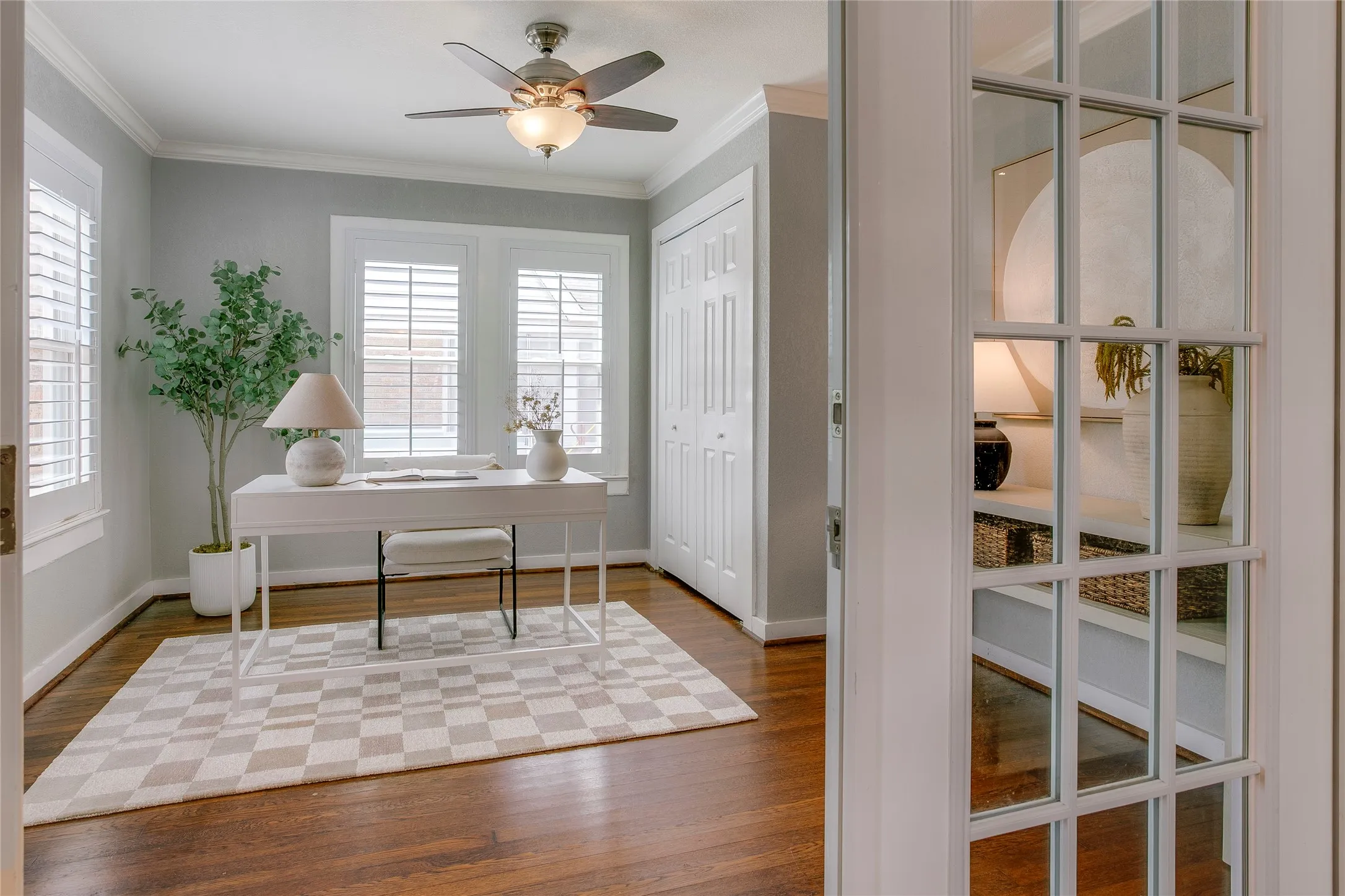 Single Family Residence For Sale in Dallas County , 2745 Ivandell Avenue, Dallas, Texas 75211, 3 Bedroom, 2 Bathroom, 2 Garage spaces, 1,580 Sqft, built in 1935, mls#21348915, Real Estate Agent in Dallas, Homes For Sale in Dallas county, Homes For Sale in Dallas, Realtor in Dallas Texas, Real Estate Brokerage Independent Realty Texas, Luminita Cordes Realtor