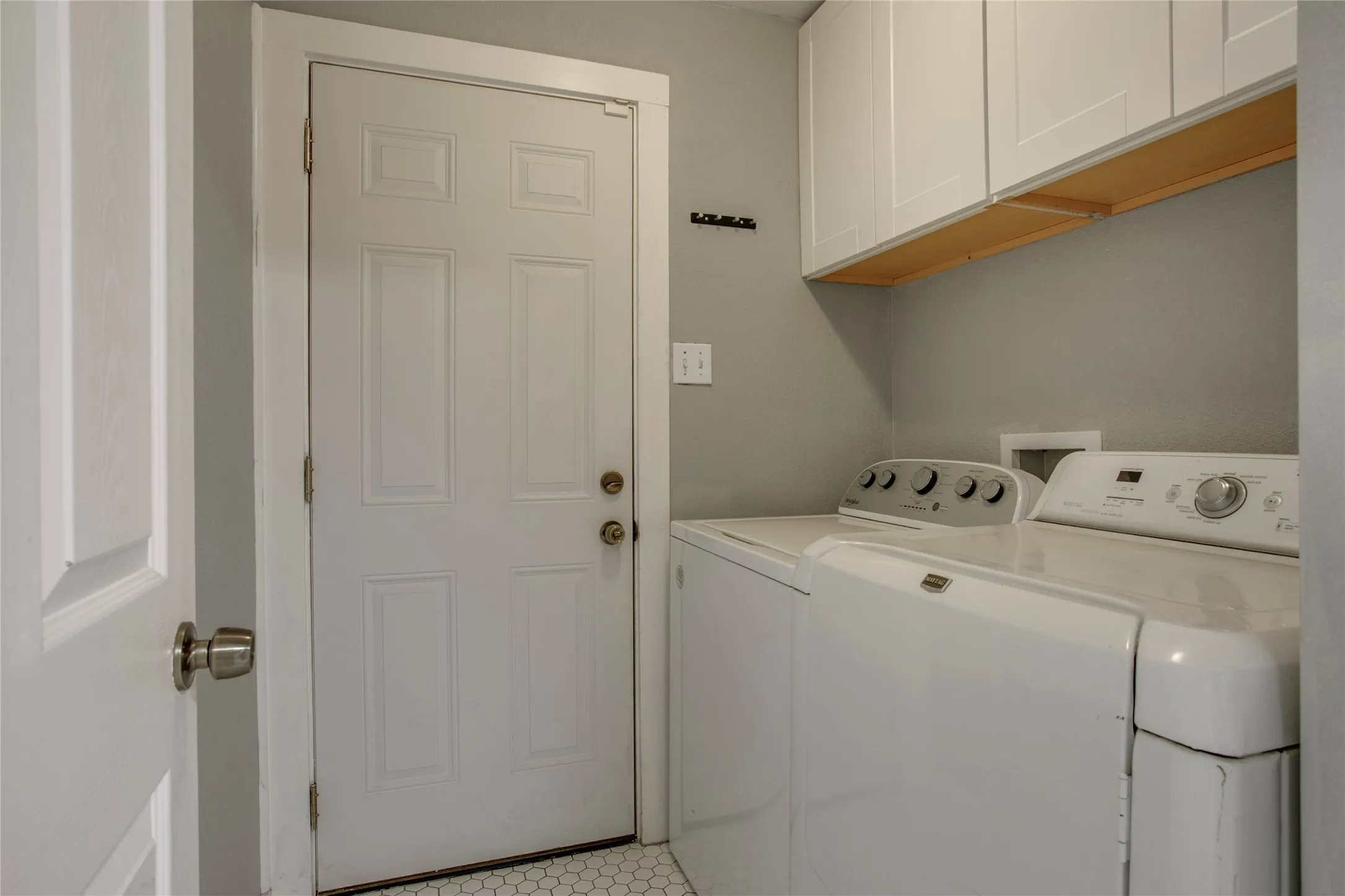Single Family Residence For Sale in Dallas County , 2745 Ivandell Avenue, Dallas, Texas 75211, 3 Bedroom, 2 Bathroom, 2 Garage spaces, 1,580 Sqft, built in 1935, mls#21348915, Real Estate Agent in Dallas, Homes For Sale in Dallas county, Homes For Sale in Dallas, Realtor in Dallas Texas, Real Estate Brokerage Independent Realty Texas, Luminita Cordes Realtor