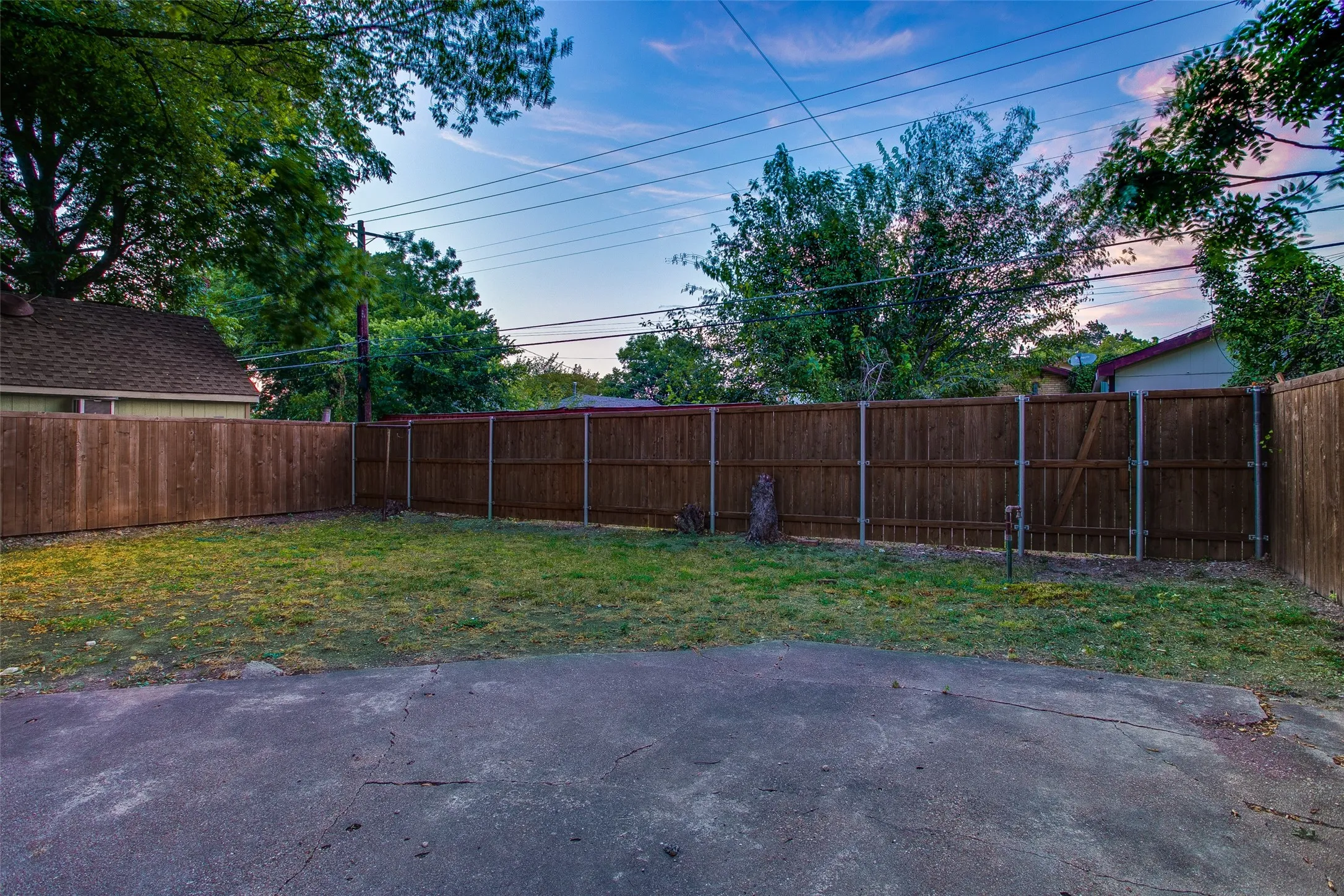 Single Family Residence For Sale in Dallas County , 2745 Ivandell Avenue, Dallas, Texas 75211, 3 Bedroom, 2 Bathroom, 2 Garage spaces, 1,580 Sqft, built in 1935, mls#21348915, Real Estate Agent in Dallas, Homes For Sale in Dallas county, Homes For Sale in Dallas, Realtor in Dallas Texas, Real Estate Brokerage Independent Realty Texas, Luminita Cordes Realtor