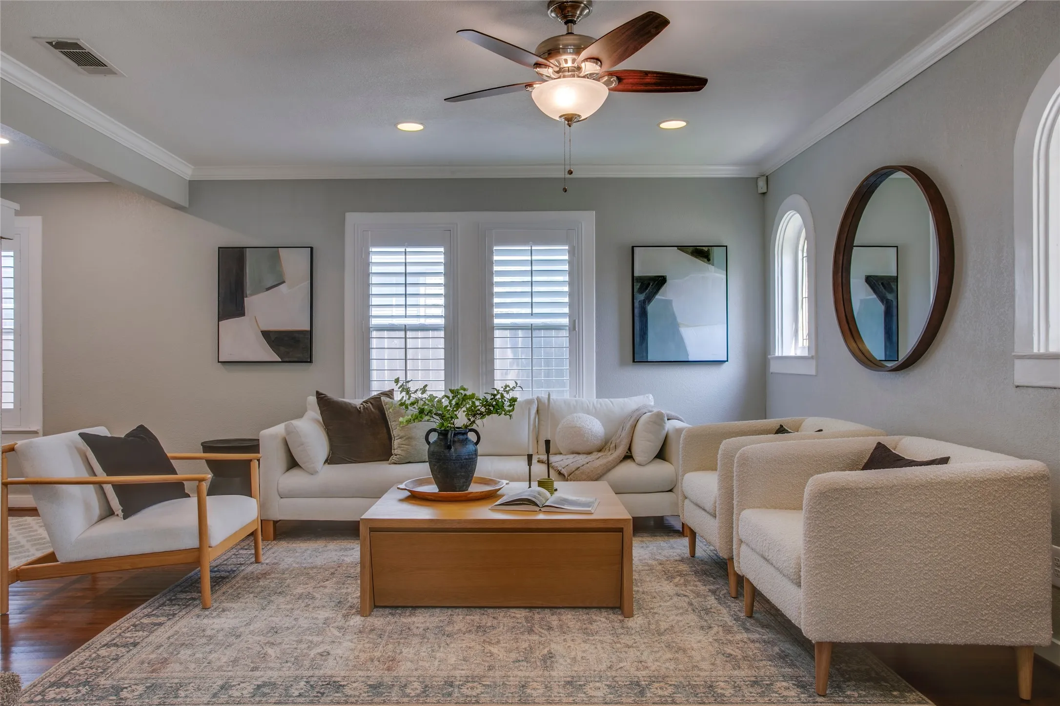 Single Family Residence For Sale in Dallas County , 2745 Ivandell Avenue, Dallas, Texas 75211, 3 Bedroom, 2 Bathroom, 2 Garage spaces, 1,580 Sqft, built in 1935, mls#21348915, Real Estate Agent in Dallas, Homes For Sale in Dallas county, Homes For Sale in Dallas, Realtor in Dallas Texas, Real Estate Brokerage Independent Realty Texas, Luminita Cordes Realtor