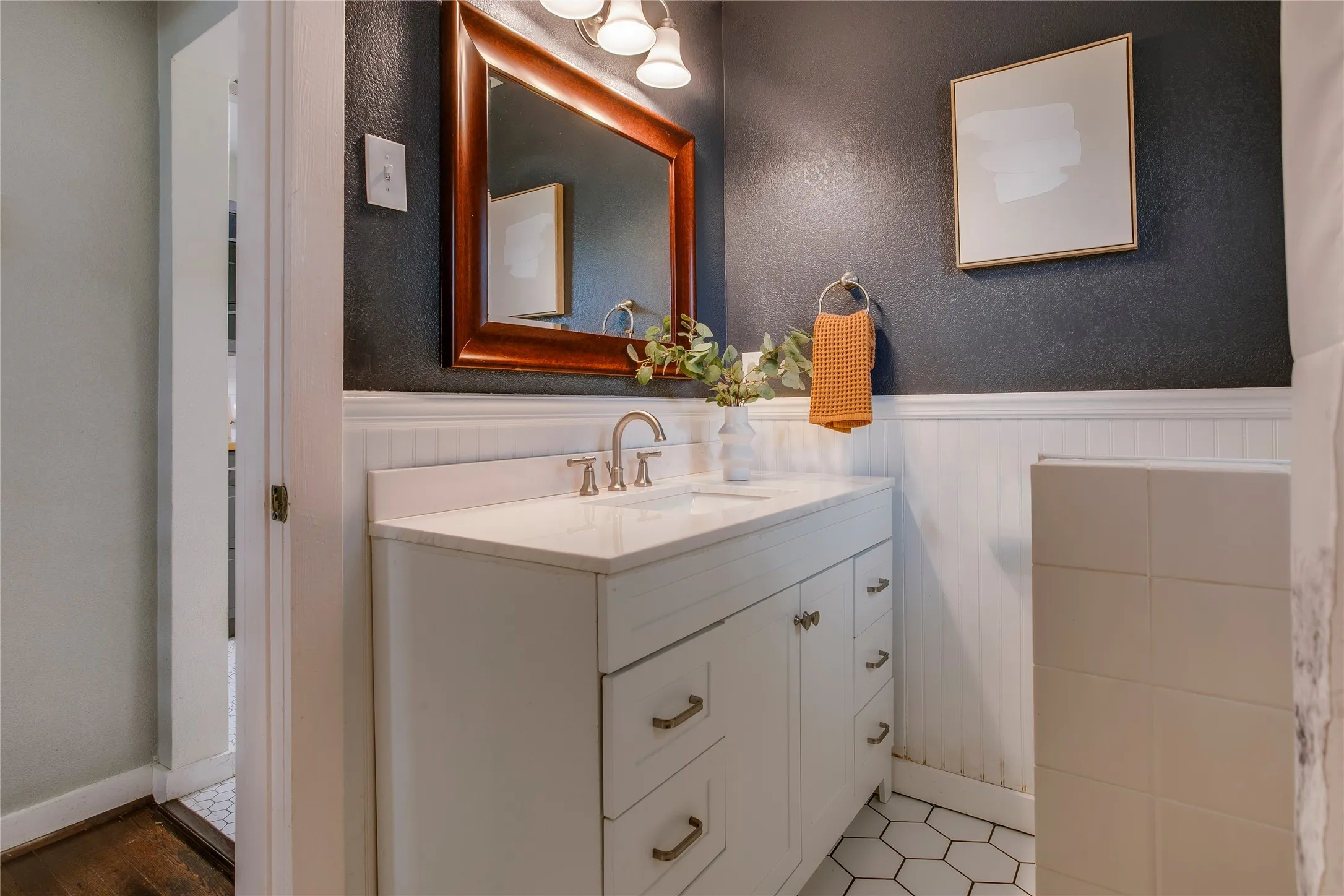 Single Family Residence For Sale in Dallas County , 2745 Ivandell Avenue, Dallas, Texas 75211, 3 Bedroom, 2 Bathroom, 2 Garage spaces, 1,580 Sqft, built in 1935, mls#21348915, Real Estate Agent in Dallas, Homes For Sale in Dallas county, Homes For Sale in Dallas, Realtor in Dallas Texas, Real Estate Brokerage Independent Realty Texas, Luminita Cordes Realtor