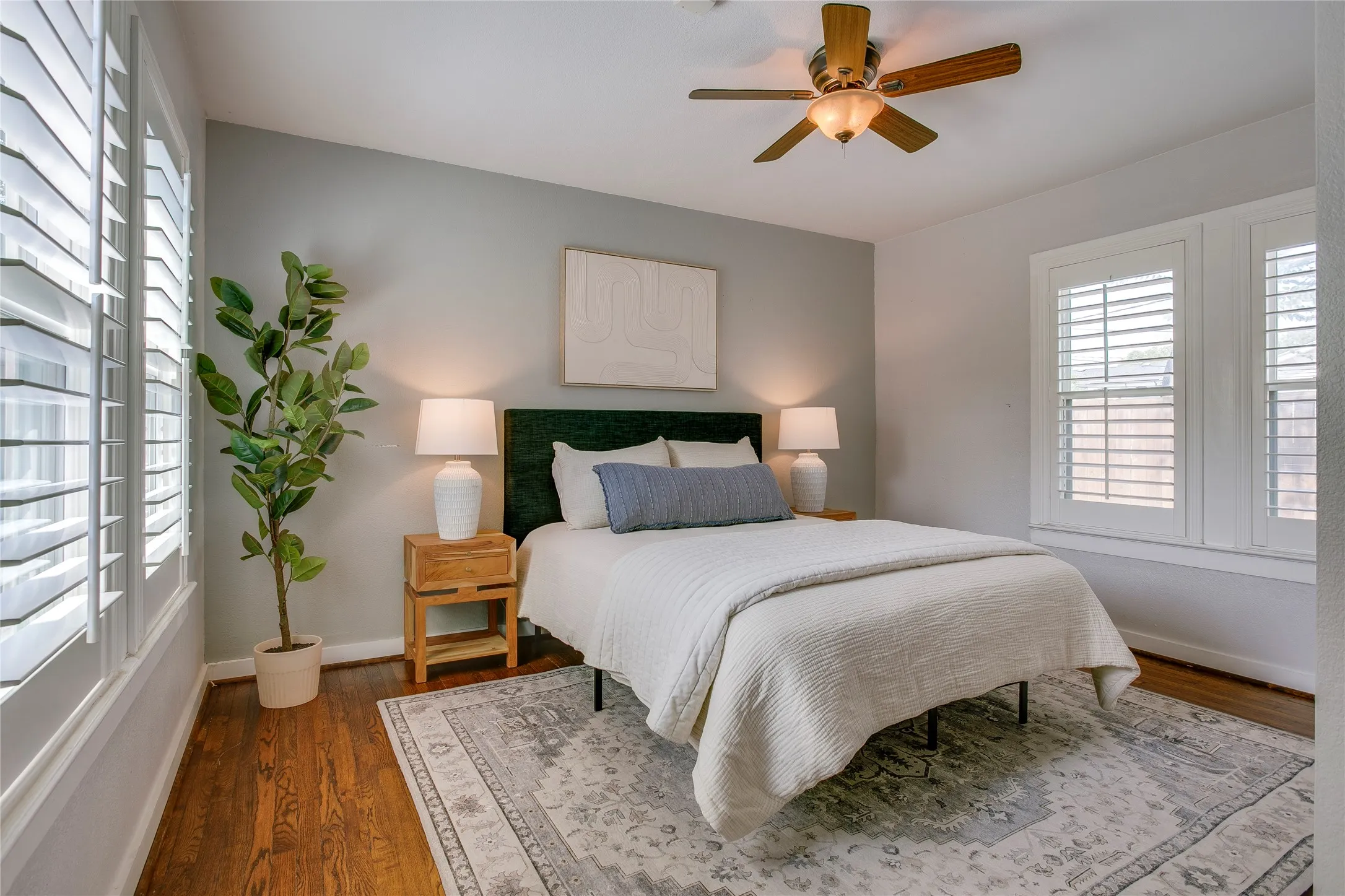 Single Family Residence For Sale in Dallas County , 2745 Ivandell Avenue, Dallas, Texas 75211, 3 Bedroom, 2 Bathroom, 2 Garage spaces, 1,580 Sqft, built in 1935, mls#21348915, Real Estate Agent in Dallas, Homes For Sale in Dallas county, Homes For Sale in Dallas, Realtor in Dallas Texas, Real Estate Brokerage Independent Realty Texas, Luminita Cordes Realtor