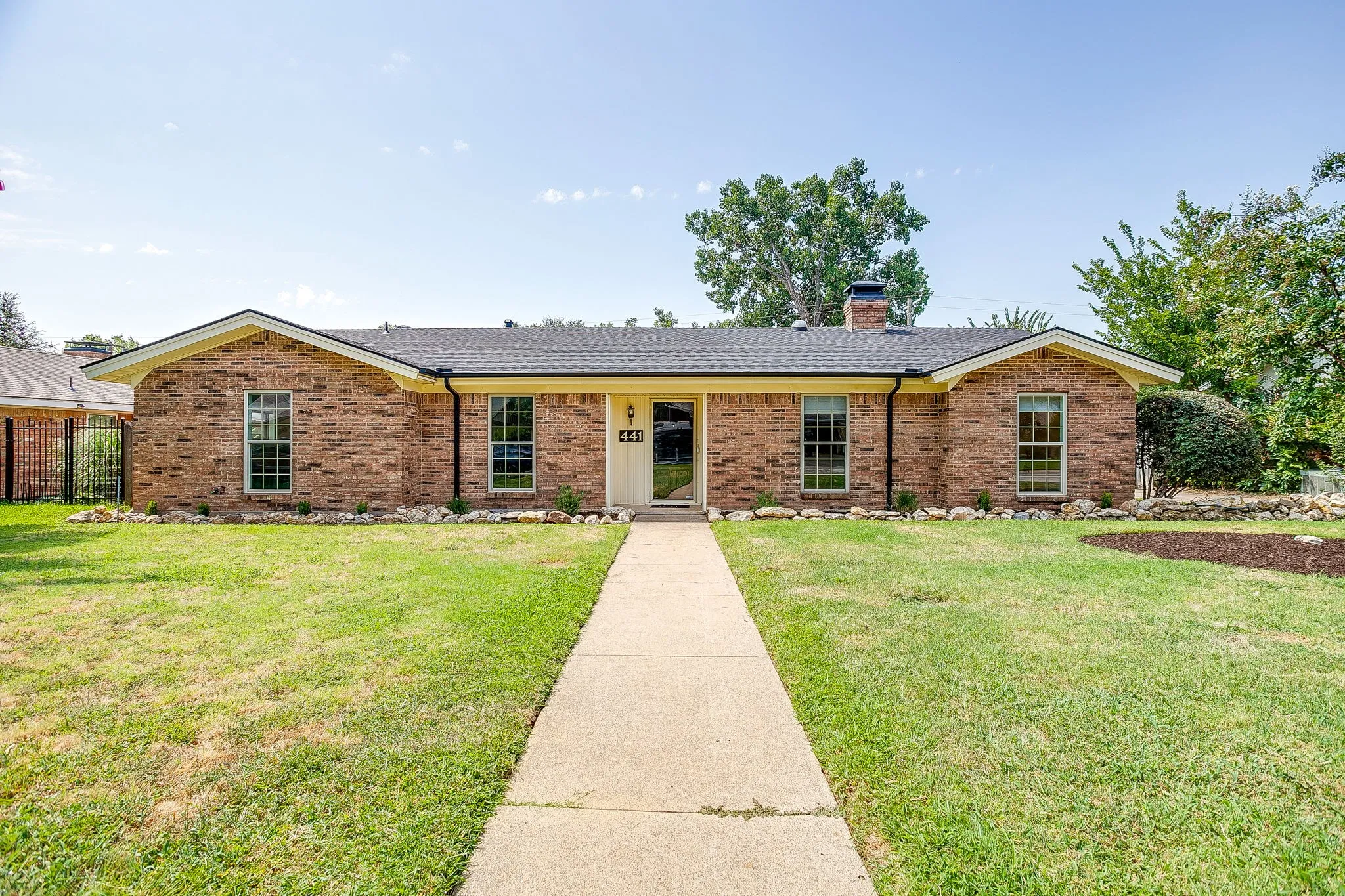 Single Family Residence For Sale in Tarrant County , 441 W Pleasantview Drive, Hurst, Texas 76054, 3 Bedroom, 2 Bathroom, 2 Garage spaces, 1,972 Sqft, built in 1968, mls#21352826, Real Estate Agent in Hurst, Homes For Sale in Tarrant county, Homes For Sale in Hurst, Realtor in Hurst Texas, Real Estate Brokerage Independent Realty Texas, Luminita Cordes Realtor