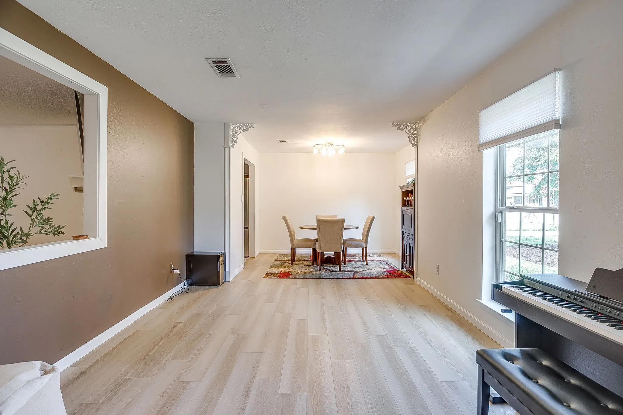 Single Family Residence For Sale in Tarrant County , 441 W Pleasantview Drive, Hurst, Texas 76054, 3 Bedroom, 2 Bathroom, 2 Garage spaces, 1,972 Sqft, built in 1968, mls#21352826, Real Estate Agent in Hurst, Homes For Sale in Tarrant county, Homes For Sale in Hurst, Realtor in Hurst Texas, Real Estate Brokerage Independent Realty Texas, Luminita Cordes Realtor