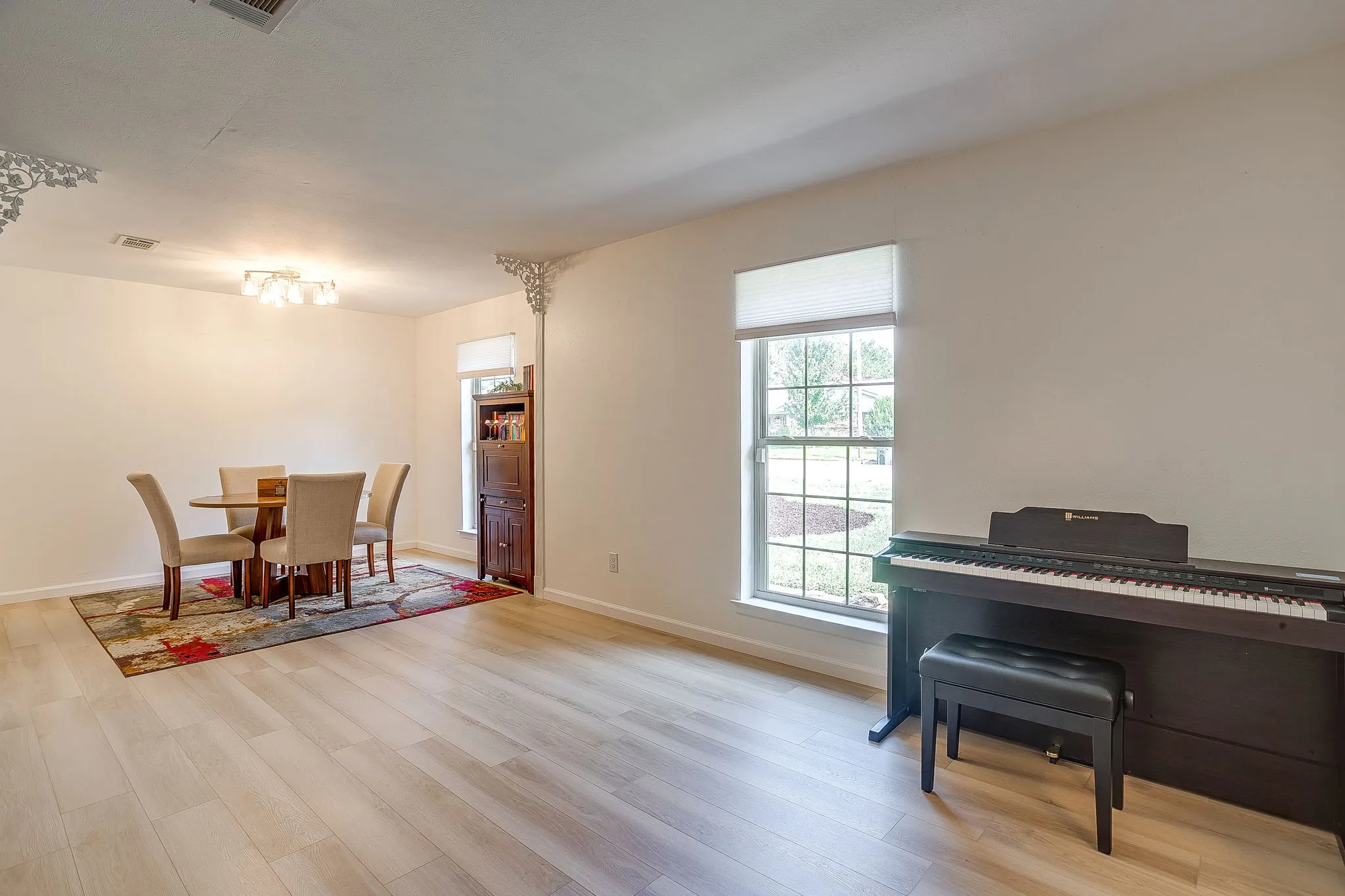 Single Family Residence For Sale in Tarrant County , 441 W Pleasantview Drive, Hurst, Texas 76054, 3 Bedroom, 2 Bathroom, 2 Garage spaces, 1,972 Sqft, built in 1968, mls#21352826, Real Estate Agent in Hurst, Homes For Sale in Tarrant county, Homes For Sale in Hurst, Realtor in Hurst Texas, Real Estate Brokerage Independent Realty Texas, Luminita Cordes Realtor