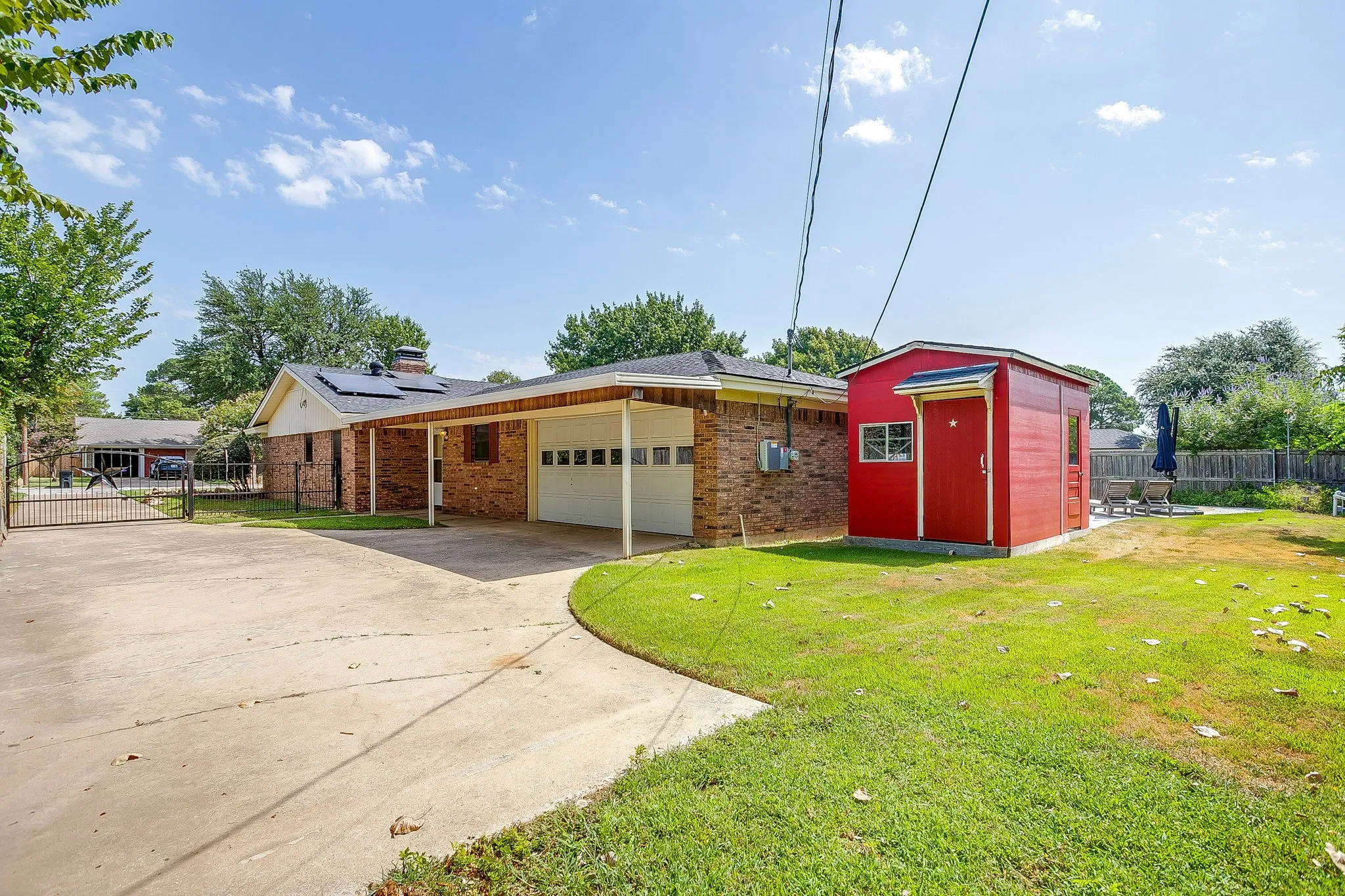 Single Family Residence For Sale in Tarrant County , 441 W Pleasantview Drive, Hurst, Texas 76054, 3 Bedroom, 2 Bathroom, 2 Garage spaces, 1,972 Sqft, built in 1968, mls#21352826, Real Estate Agent in Hurst, Homes For Sale in Tarrant county, Homes For Sale in Hurst, Realtor in Hurst Texas, Real Estate Brokerage Independent Realty Texas, Luminita Cordes Realtor