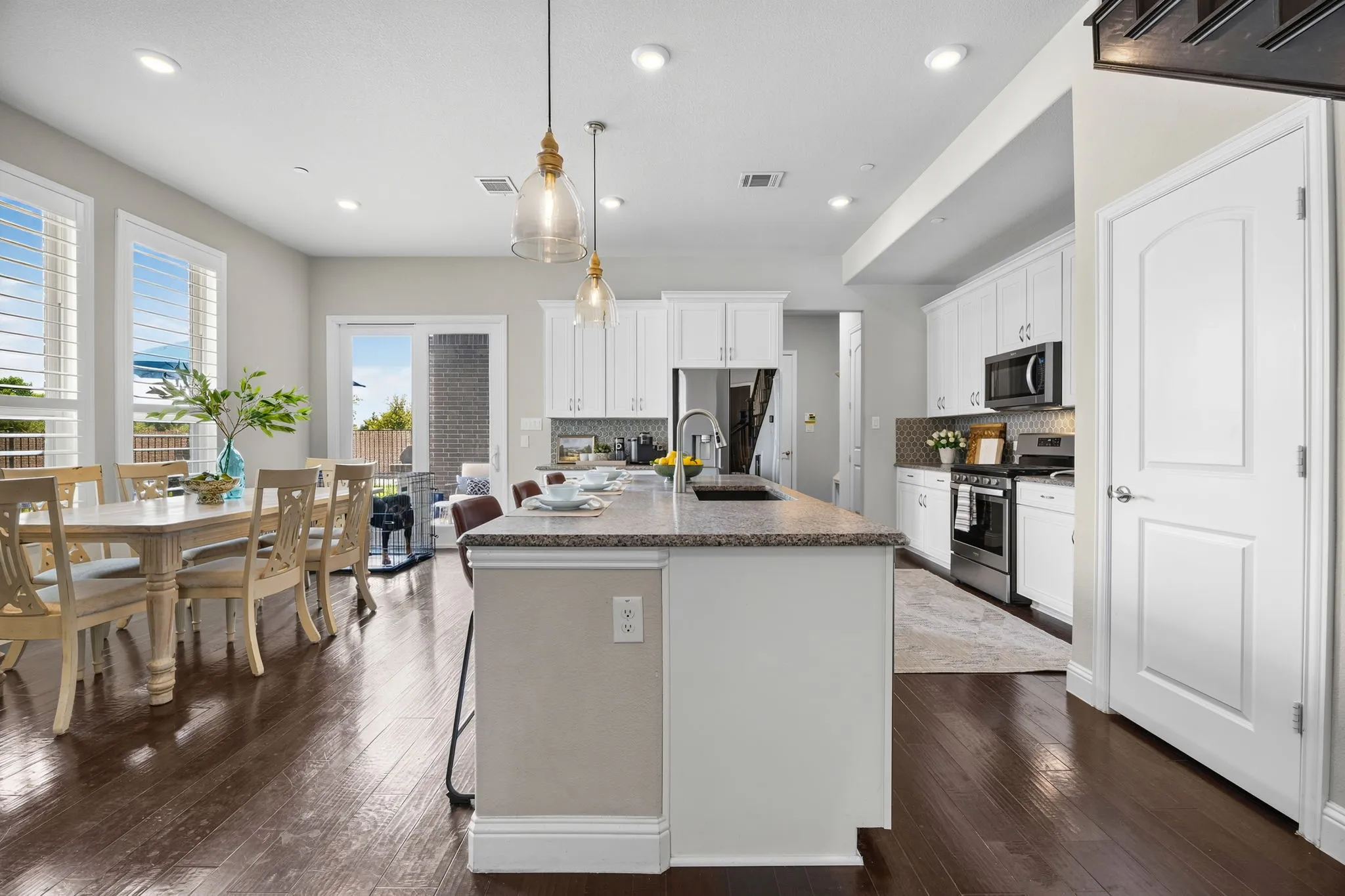 Single Family Residence For Sale in Collin County , 1325 Bailey Lane, Allen, Texas 75013, 3 Bedroom, 3 Bathroom, 2 Garage spaces, 2,367 Sqft, built in 2018, mls#21350985, Real Estate Agent in Allen, Homes For Sale in Collin county, Homes For Sale in Allen, Realtor in Allen Texas, Real Estate Brokerage Independent Realty Texas, Luminita Cordes Realtor