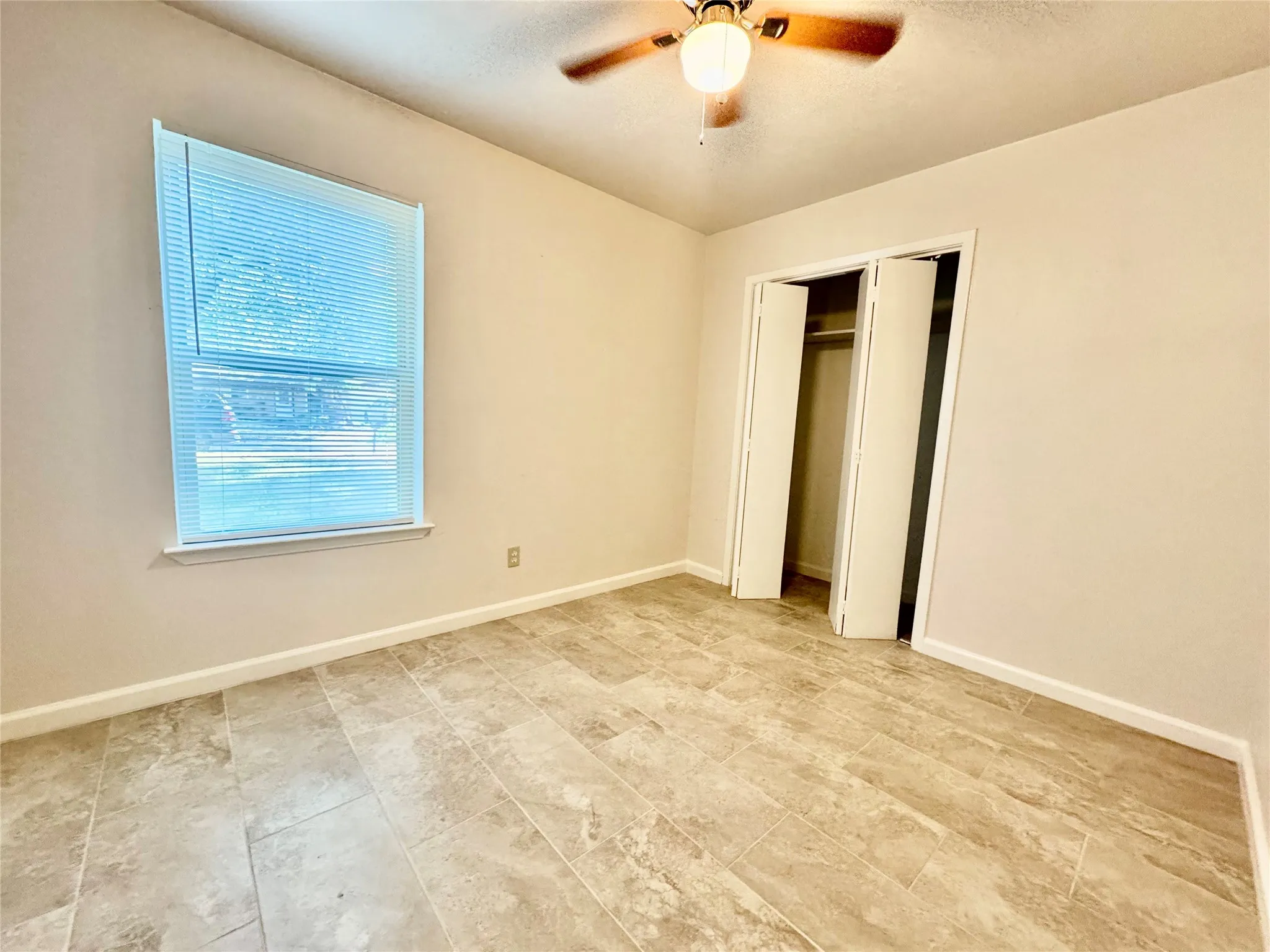 Single Family Residence For Rent in Tarrant County , 2207 Clover Park Drive, Arlington, Texas 76013, 3 Bedroom, 2 Bathroom, 1 Garage spaces, 1,160 Sqft, built in 1965, mls#21352910, Real Estate Agent in Arlington, Homes For Rent in Tarrant county, Homes For Rent in Arlington, Realtor in Arlington Texas, Real Estate Brokerage Independent Realty Texas, Luminita Cordes Realtor
