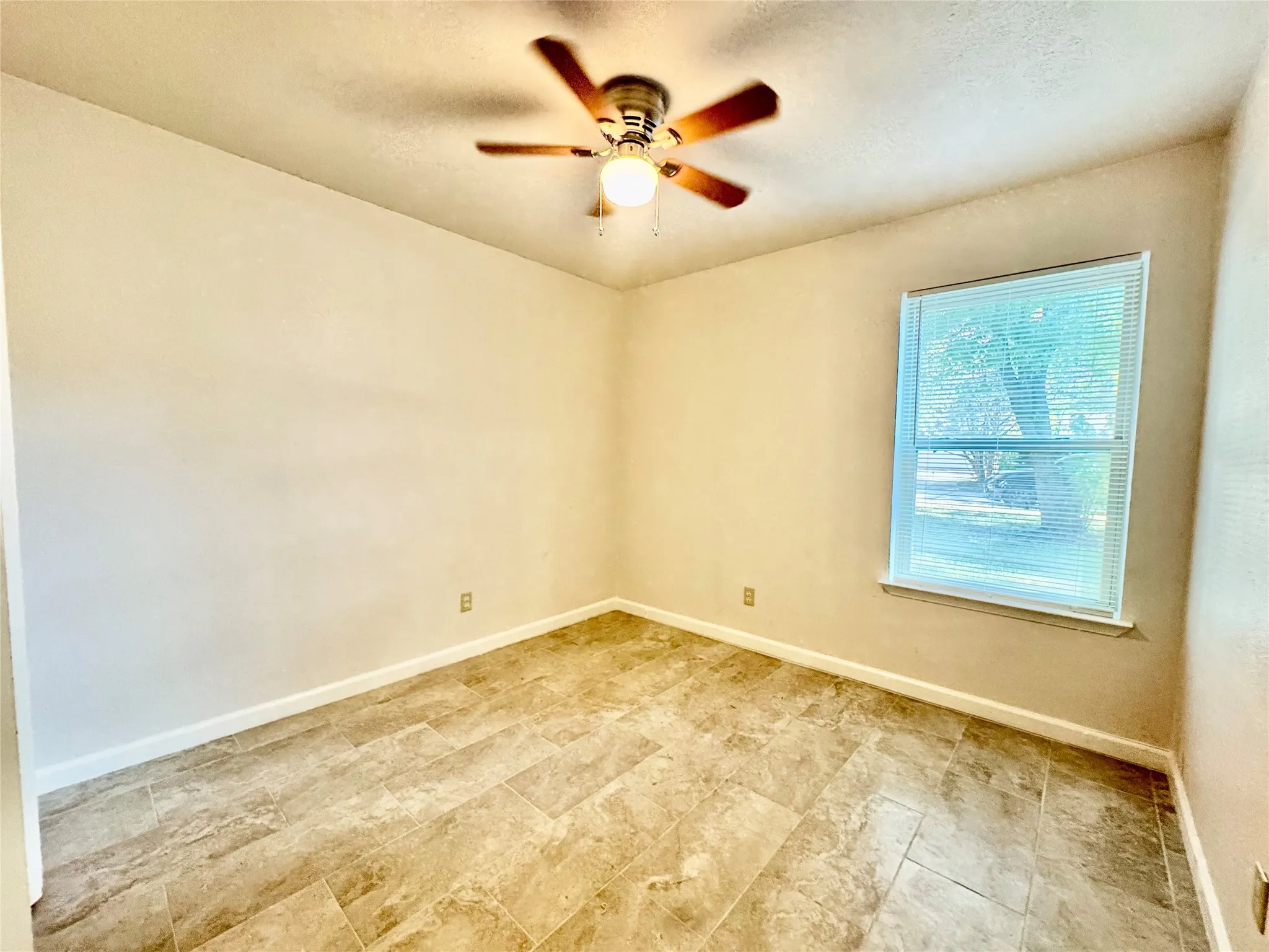 Single Family Residence For Rent in Tarrant County , 2207 Clover Park Drive, Arlington, Texas 76013, 3 Bedroom, 2 Bathroom, 1 Garage spaces, 1,160 Sqft, built in 1965, mls#21352910, Real Estate Agent in Arlington, Homes For Rent in Tarrant county, Homes For Rent in Arlington, Realtor in Arlington Texas, Real Estate Brokerage Independent Realty Texas, Luminita Cordes Realtor