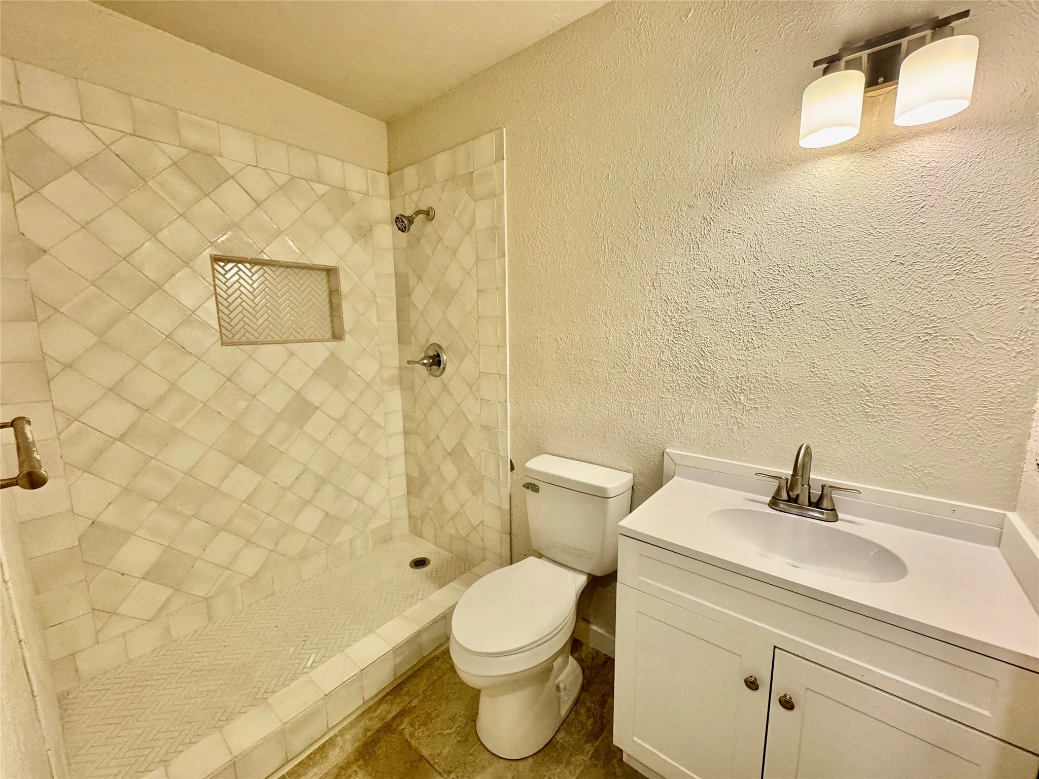 Single Family Residence For Rent in Tarrant County , 2207 Clover Park Drive, Arlington, Texas 76013, 3 Bedroom, 2 Bathroom, 1 Garage spaces, 1,160 Sqft, built in 1965, mls#21352910, Real Estate Agent in Arlington, Homes For Rent in Tarrant county, Homes For Rent in Arlington, Realtor in Arlington Texas, Real Estate Brokerage Independent Realty Texas, Luminita Cordes Realtor