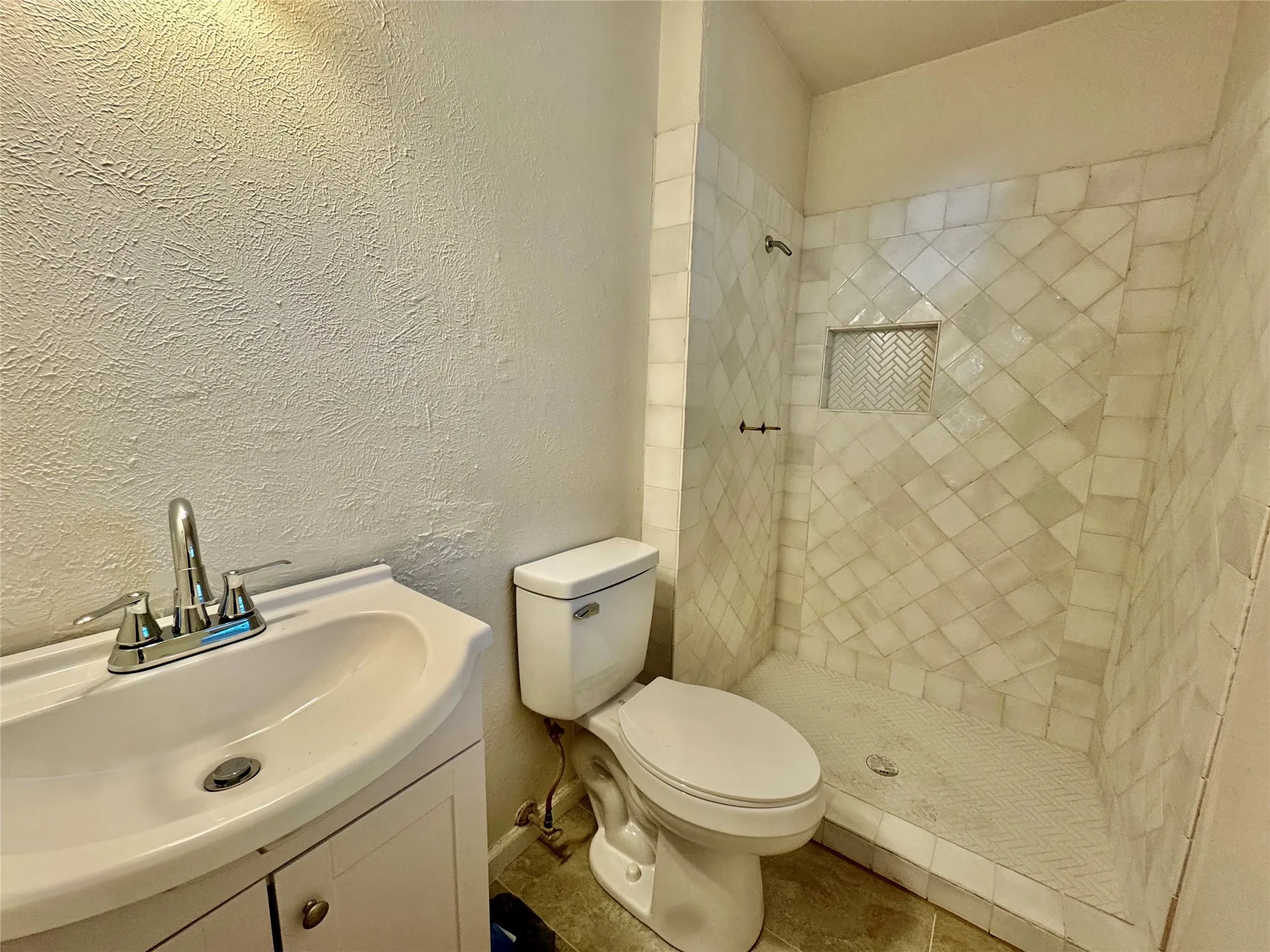 Single Family Residence For Rent in Tarrant County , 2207 Clover Park Drive, Arlington, Texas 76013, 3 Bedroom, 2 Bathroom, 1 Garage spaces, 1,160 Sqft, built in 1965, mls#21352910, Real Estate Agent in Arlington, Homes For Rent in Tarrant county, Homes For Rent in Arlington, Realtor in Arlington Texas, Real Estate Brokerage Independent Realty Texas, Luminita Cordes Realtor