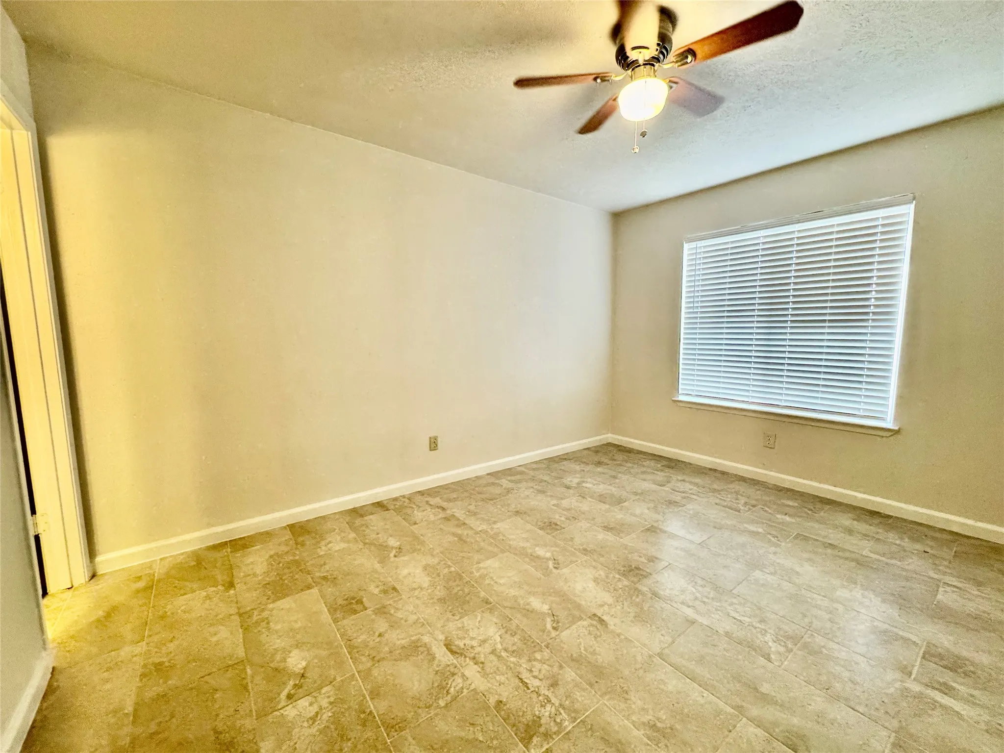 Single Family Residence For Rent in Tarrant County , 2207 Clover Park Drive, Arlington, Texas 76013, 3 Bedroom, 2 Bathroom, 1 Garage spaces, 1,160 Sqft, built in 1965, mls#21352910, Real Estate Agent in Arlington, Homes For Rent in Tarrant county, Homes For Rent in Arlington, Realtor in Arlington Texas, Real Estate Brokerage Independent Realty Texas, Luminita Cordes Realtor