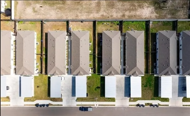 Quadruplex For Sale in Hidalgo County , 904 N Kentucky Street, Alton, Texas 78573, 10 Bedroom, 8 Bathroom, Garage spaces, 0 Sqft, built in 2022, mls#21352762, Real Estate Agent in Alton, Homes For Sale in Hidalgo county, Homes For Sale in Alton, Realtor in Alton Texas, Real Estate Brokerage Independent Realty Texas, Luminita Cordes Realtor