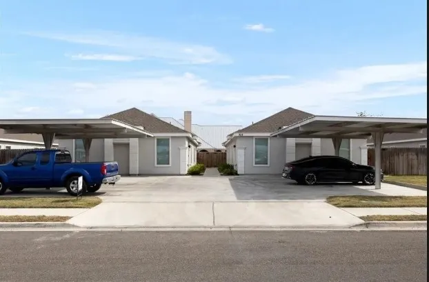 Quadruplex For Sale in Hidalgo County , 904 N Kentucky Street, Alton, Texas 78573, 10 Bedroom, 8 Bathroom, Garage spaces, 0 Sqft, built in 2022, mls#21352762, Real Estate Agent in Alton, Homes For Sale in Hidalgo county, Homes For Sale in Alton, Realtor in Alton Texas, Real Estate Brokerage Independent Realty Texas, Luminita Cordes Realtor