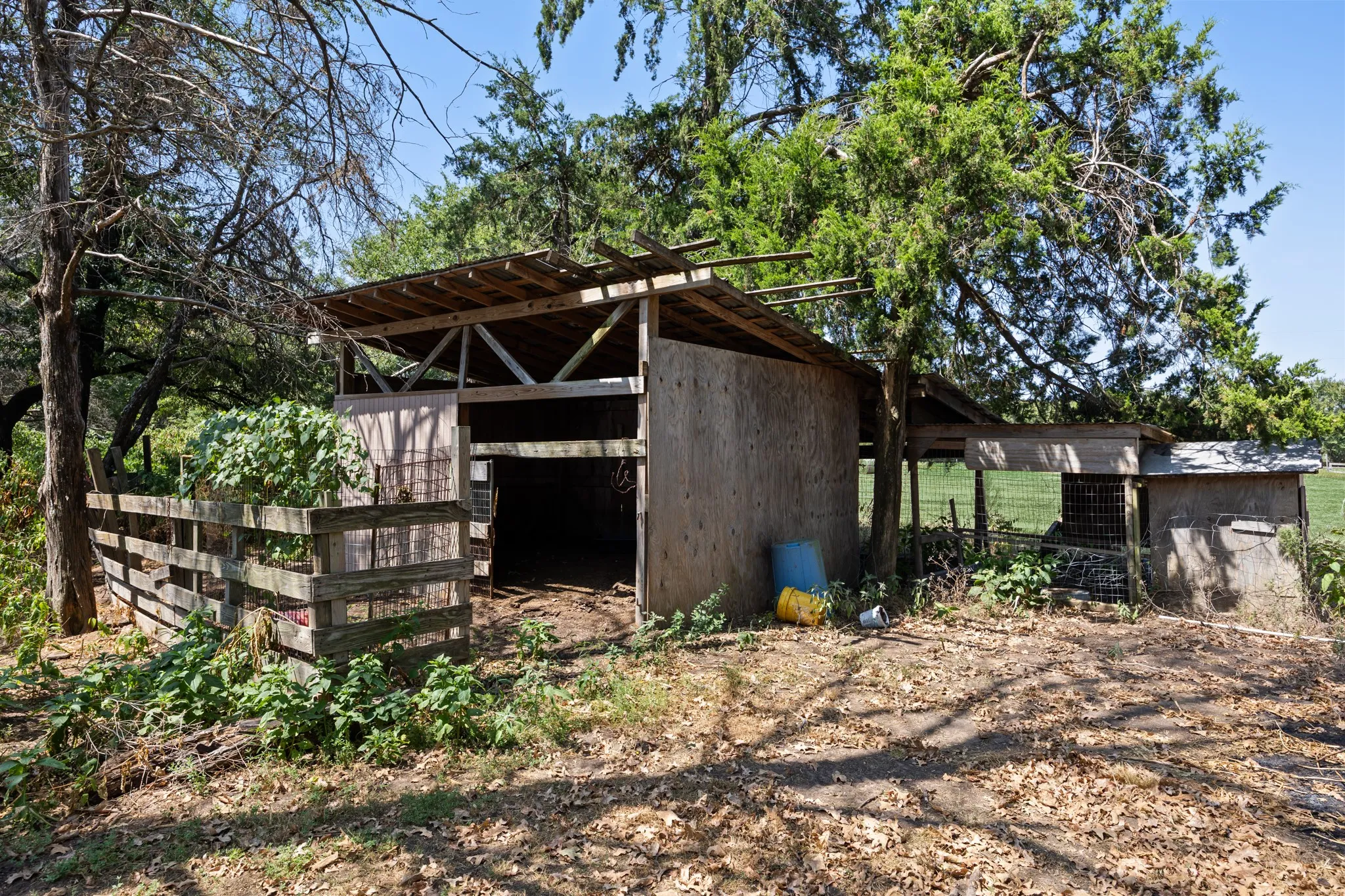 Single Family Residence For Sale in Kaufman County , 13905 Debbie Lane, Quinlan, Texas 75474, 4 Bedroom, 2 Bathroom, 2 Garage spaces, 1,399 Sqft, built in 1996, mls#21352887, Real Estate Agent in Quinlan, Homes For Sale in Kaufman county, Homes For Sale in Quinlan, Realtor in Quinlan Texas, Real Estate Brokerage Independent Realty Texas, Luminita Cordes Realtor