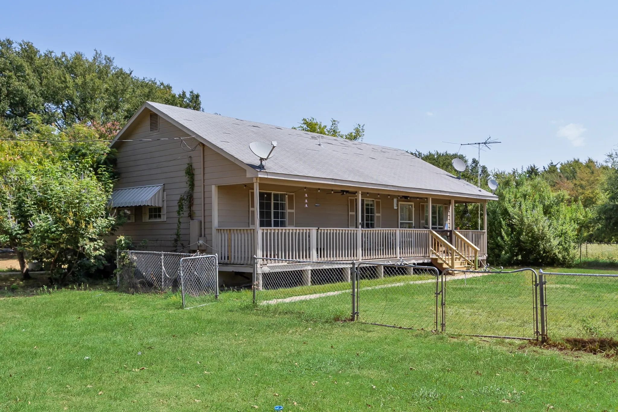 Single Family Residence For Sale in Kaufman County , 13905 Debbie Lane, Quinlan, Texas 75474, 4 Bedroom, 2 Bathroom, 2 Garage spaces, 1,399 Sqft, built in 1996, mls#21352887, Real Estate Agent in Quinlan, Homes For Sale in Kaufman county, Homes For Sale in Quinlan, Realtor in Quinlan Texas, Real Estate Brokerage Independent Realty Texas, Luminita Cordes Realtor