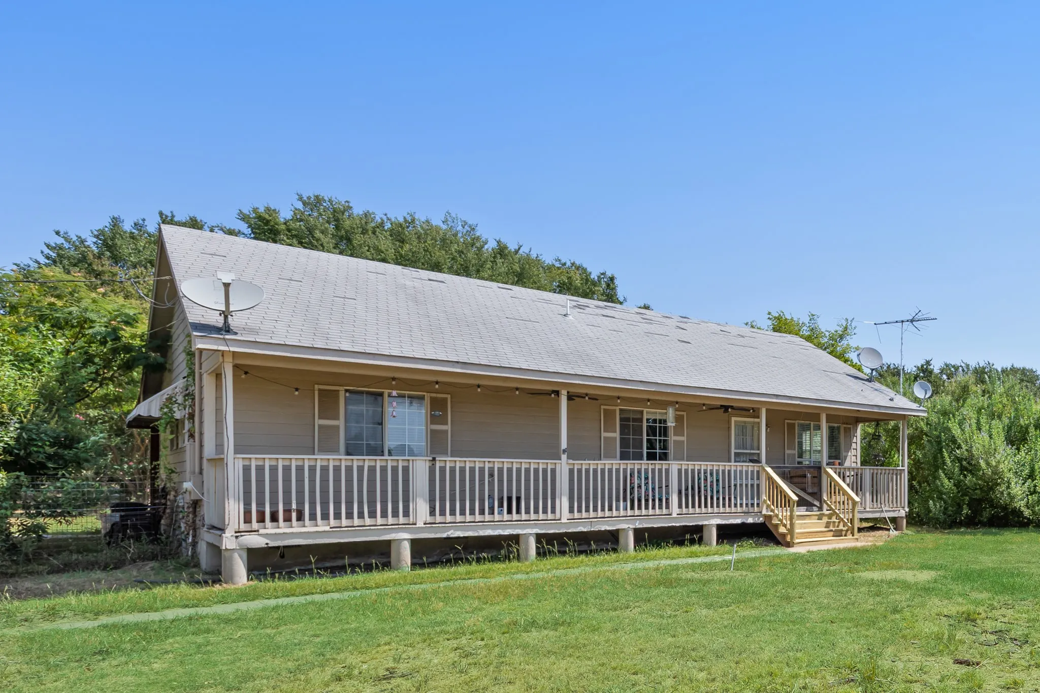 Single Family Residence For Sale in Kaufman County , 13905 Debbie Lane, Quinlan, Texas 75474, 4 Bedroom, 2 Bathroom, 2 Garage spaces, 1,399 Sqft, built in 1996, mls#21352887, Real Estate Agent in Quinlan, Homes For Sale in Kaufman county, Homes For Sale in Quinlan, Realtor in Quinlan Texas, Real Estate Brokerage Independent Realty Texas, Luminita Cordes Realtor
