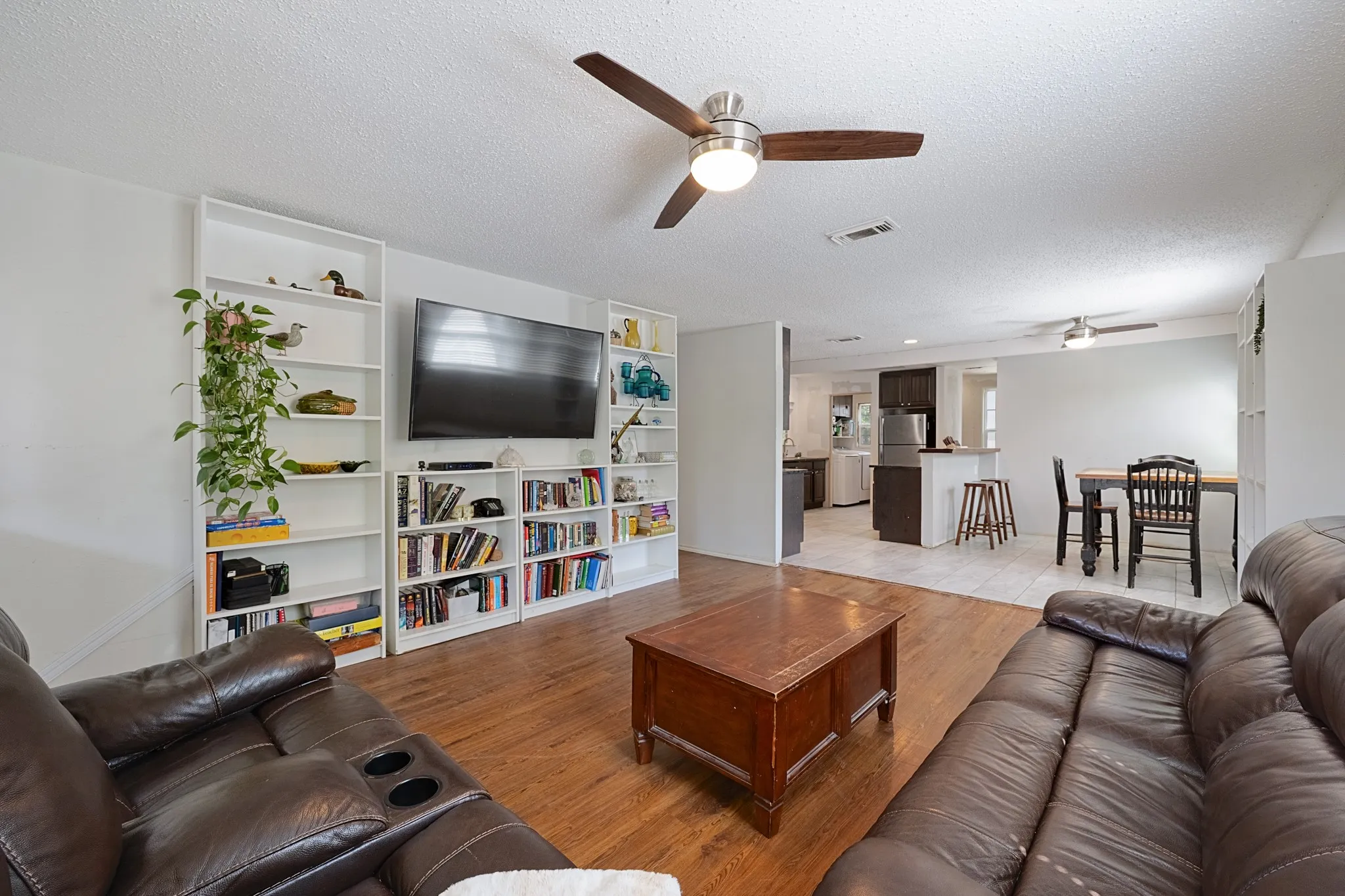 Single Family Residence For Sale in Kaufman County , 13905 Debbie Lane, Quinlan, Texas 75474, 4 Bedroom, 2 Bathroom, 2 Garage spaces, 1,399 Sqft, built in 1996, mls#21352887, Real Estate Agent in Quinlan, Homes For Sale in Kaufman county, Homes For Sale in Quinlan, Realtor in Quinlan Texas, Real Estate Brokerage Independent Realty Texas, Luminita Cordes Realtor