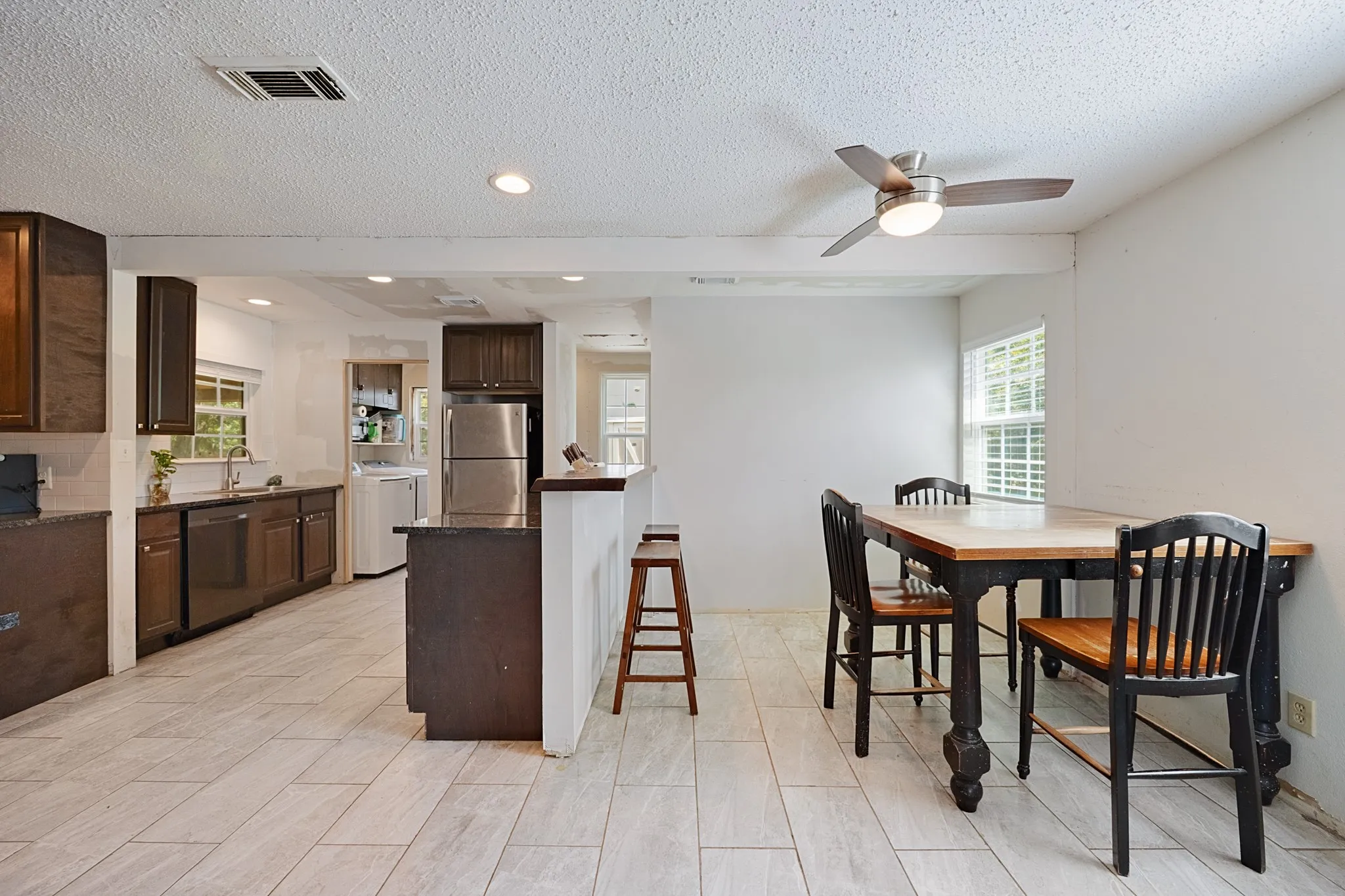 Single Family Residence For Sale in Kaufman County , 13905 Debbie Lane, Quinlan, Texas 75474, 4 Bedroom, 2 Bathroom, 2 Garage spaces, 1,399 Sqft, built in 1996, mls#21352887, Real Estate Agent in Quinlan, Homes For Sale in Kaufman county, Homes For Sale in Quinlan, Realtor in Quinlan Texas, Real Estate Brokerage Independent Realty Texas, Luminita Cordes Realtor