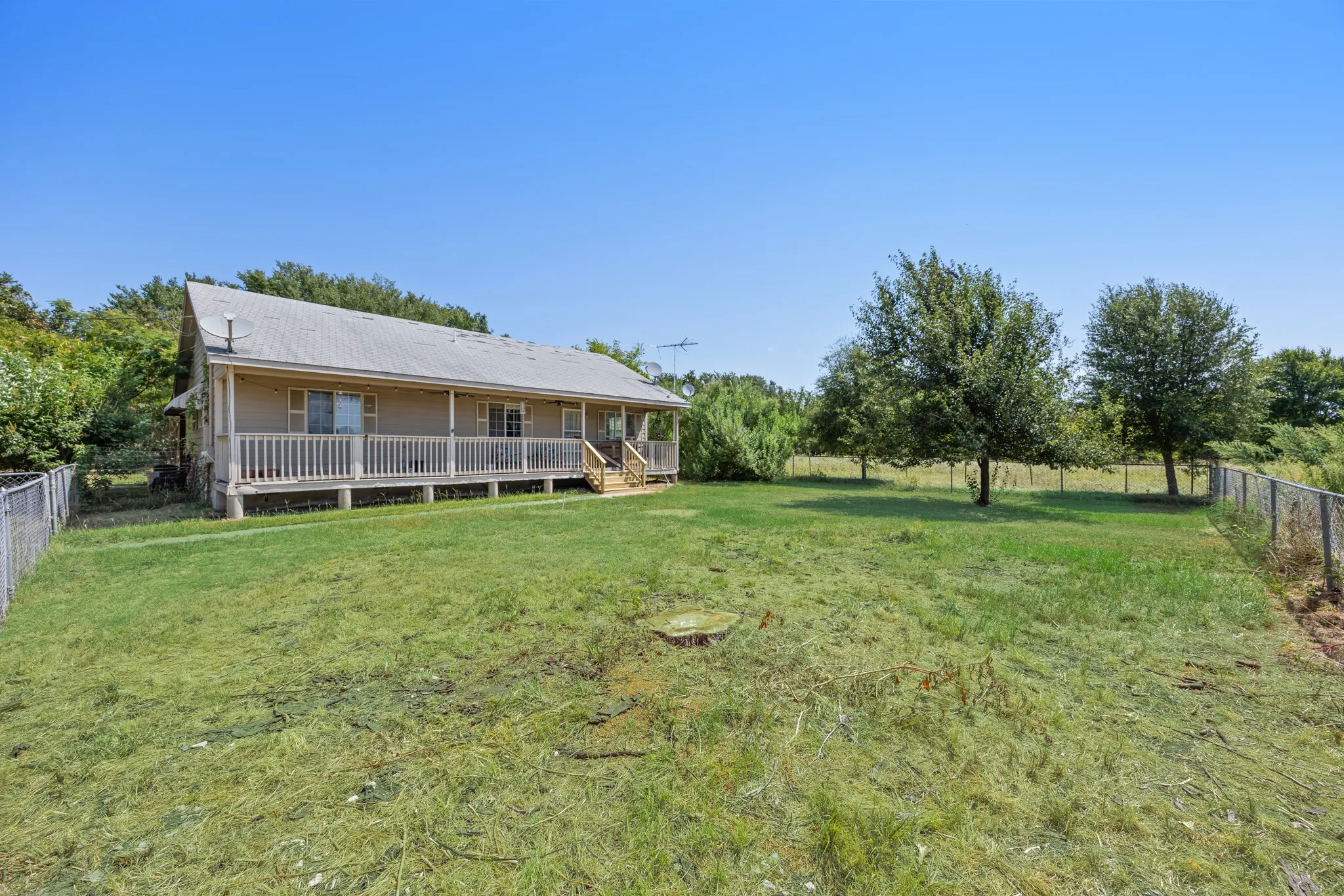 Single Family Residence For Sale in Kaufman County , 13905 Debbie Lane, Quinlan, Texas 75474, 4 Bedroom, 2 Bathroom, 2 Garage spaces, 1,399 Sqft, built in 1996, mls#21352887, Real Estate Agent in Quinlan, Homes For Sale in Kaufman county, Homes For Sale in Quinlan, Realtor in Quinlan Texas, Real Estate Brokerage Independent Realty Texas, Luminita Cordes Realtor