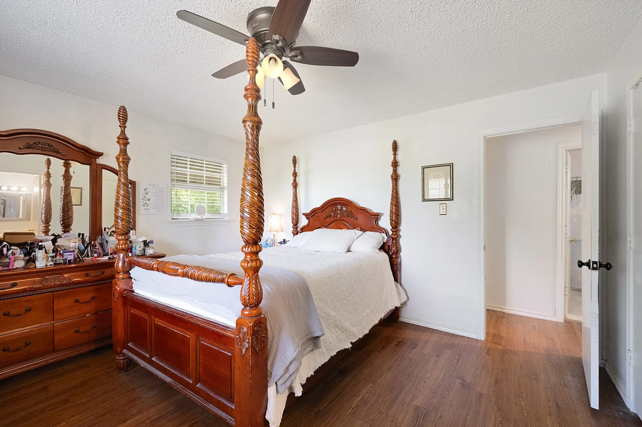 Single Family Residence For Sale in Kaufman County , 13905 Debbie Lane, Quinlan, Texas 75474, 4 Bedroom, 2 Bathroom, 2 Garage spaces, 1,399 Sqft, built in 1996, mls#21352887, Real Estate Agent in Quinlan, Homes For Sale in Kaufman county, Homes For Sale in Quinlan, Realtor in Quinlan Texas, Real Estate Brokerage Independent Realty Texas, Luminita Cordes Realtor
