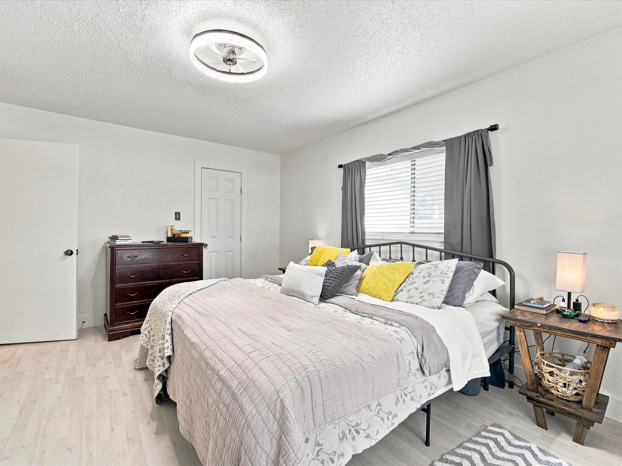 Single Family Residence For Sale in Ellis County , 5022 Ensign Road, Ennis, Texas 75119, 3 Bedroom, 2 Bathroom, 2 Garage spaces, 1,596 Sqft, built in 1978, mls#21352921, Real Estate Agent in Ennis, Homes For Sale in Ellis county, Homes For Sale in Ennis, Realtor in Ennis Texas, Real Estate Brokerage Independent Realty Texas, Luminita Cordes Realtor