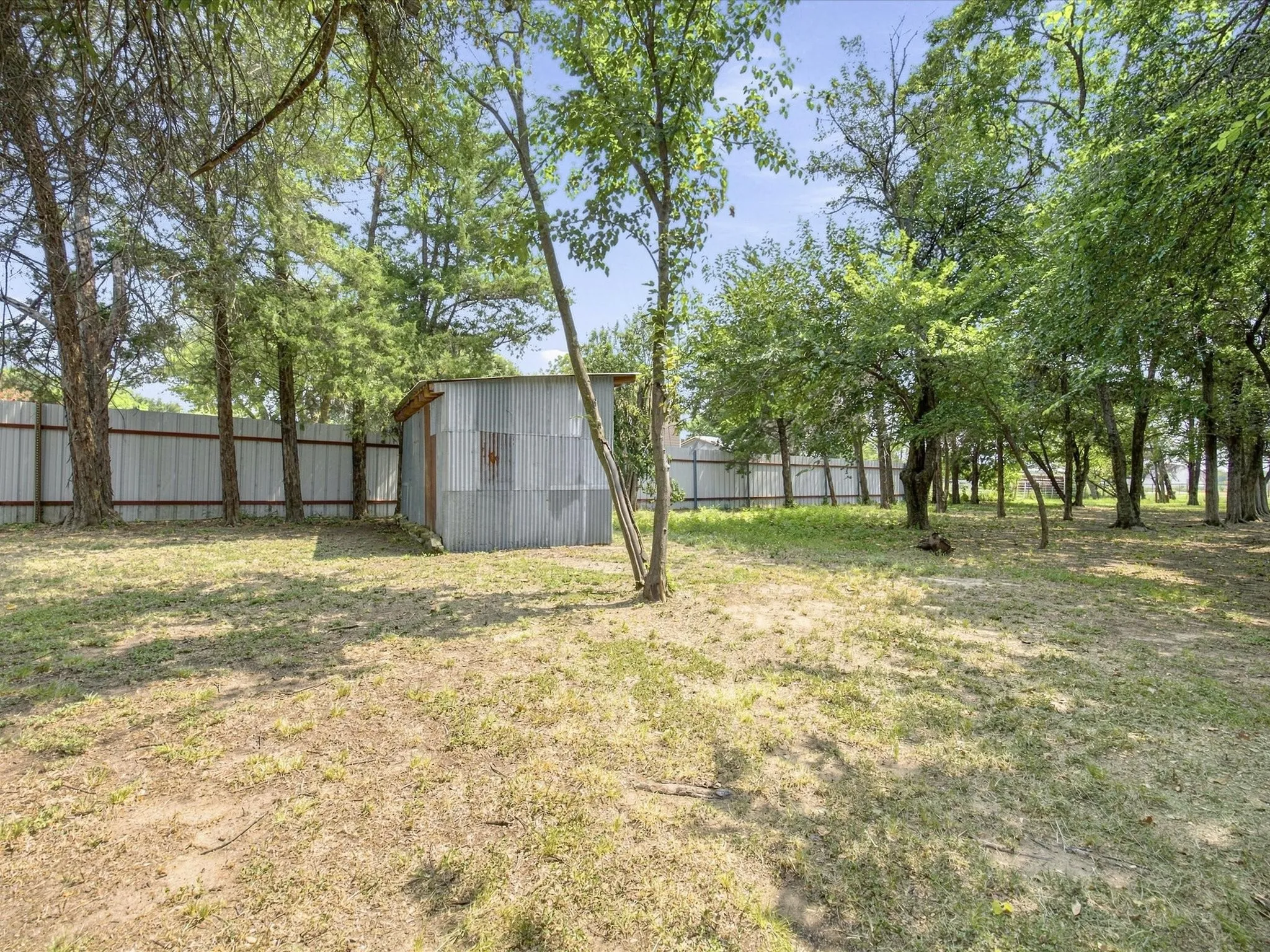Single Family Residence For Sale in Ellis County , 5022 Ensign Road, Ennis, Texas 75119, 3 Bedroom, 2 Bathroom, 2 Garage spaces, 1,596 Sqft, built in 1978, mls#21352921, Real Estate Agent in Ennis, Homes For Sale in Ellis county, Homes For Sale in Ennis, Realtor in Ennis Texas, Real Estate Brokerage Independent Realty Texas, Luminita Cordes Realtor