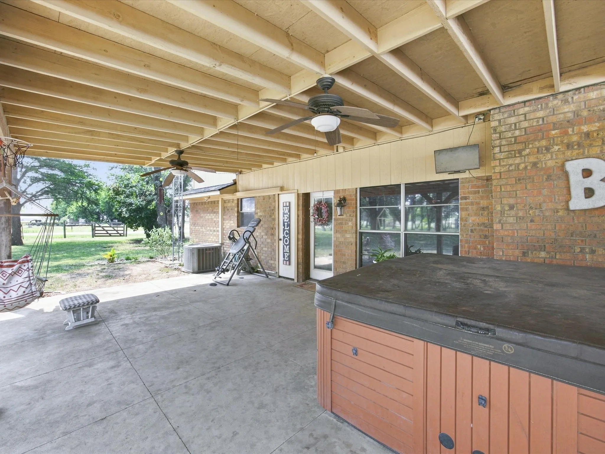 Single Family Residence For Sale in Ellis County , 5022 Ensign Road, Ennis, Texas 75119, 3 Bedroom, 2 Bathroom, 2 Garage spaces, 1,596 Sqft, built in 1978, mls#21352921, Real Estate Agent in Ennis, Homes For Sale in Ellis county, Homes For Sale in Ennis, Realtor in Ennis Texas, Real Estate Brokerage Independent Realty Texas, Luminita Cordes Realtor