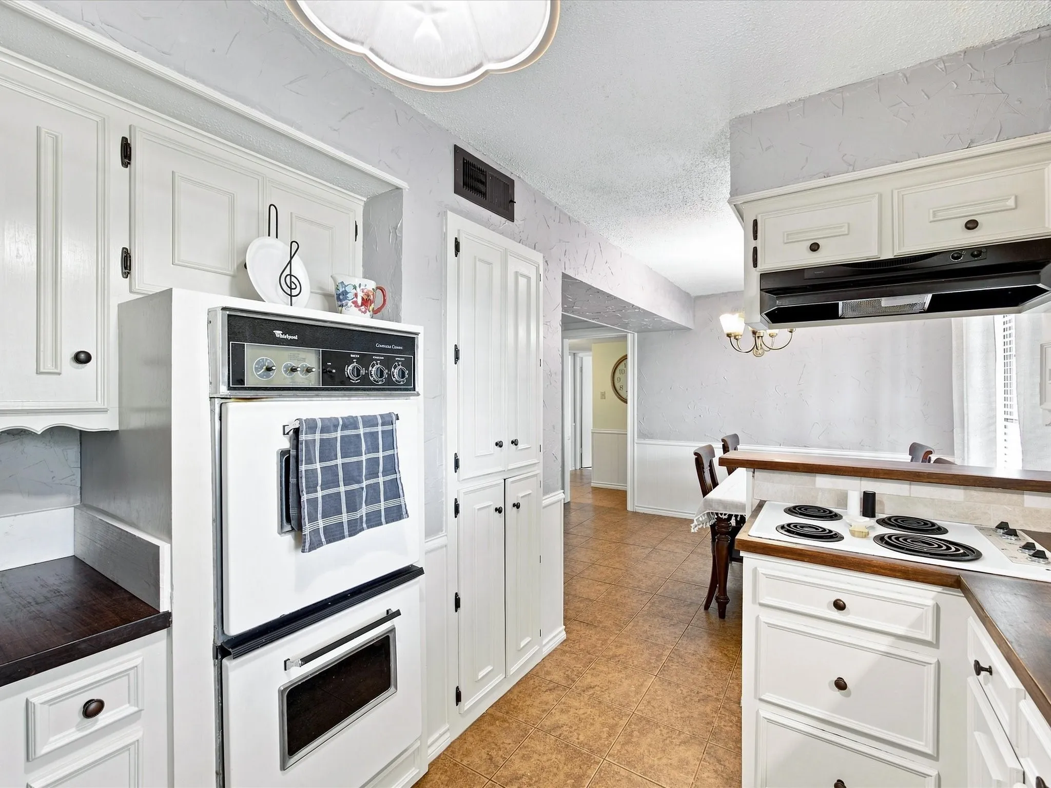 Single Family Residence For Sale in Ellis County , 5022 Ensign Road, Ennis, Texas 75119, 3 Bedroom, 2 Bathroom, 2 Garage spaces, 1,596 Sqft, built in 1978, mls#21352921, Real Estate Agent in Ennis, Homes For Sale in Ellis county, Homes For Sale in Ennis, Realtor in Ennis Texas, Real Estate Brokerage Independent Realty Texas, Luminita Cordes Realtor