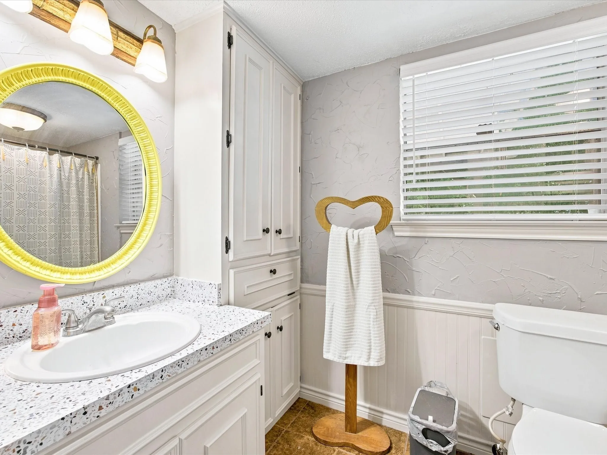 Single Family Residence For Sale in Ellis County , 5022 Ensign Road, Ennis, Texas 75119, 3 Bedroom, 2 Bathroom, 2 Garage spaces, 1,596 Sqft, built in 1978, mls#21352921, Real Estate Agent in Ennis, Homes For Sale in Ellis county, Homes For Sale in Ennis, Realtor in Ennis Texas, Real Estate Brokerage Independent Realty Texas, Luminita Cordes Realtor