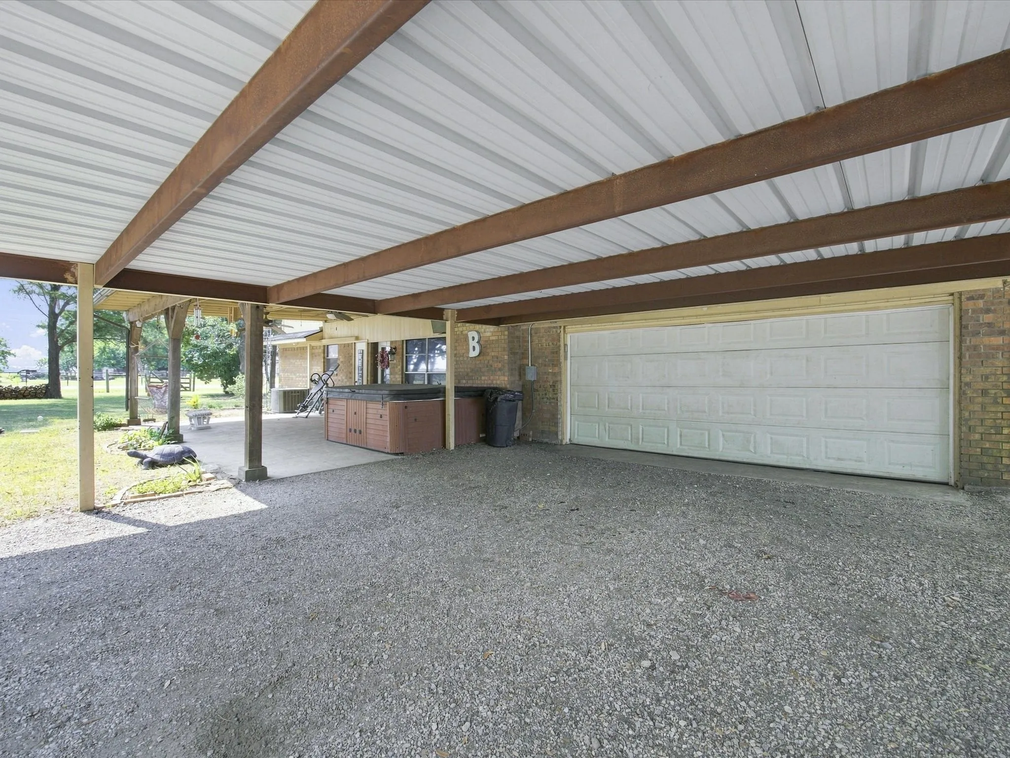 Single Family Residence For Sale in Ellis County , 5022 Ensign Road, Ennis, Texas 75119, 3 Bedroom, 2 Bathroom, 2 Garage spaces, 1,596 Sqft, built in 1978, mls#21352921, Real Estate Agent in Ennis, Homes For Sale in Ellis county, Homes For Sale in Ennis, Realtor in Ennis Texas, Real Estate Brokerage Independent Realty Texas, Luminita Cordes Realtor
