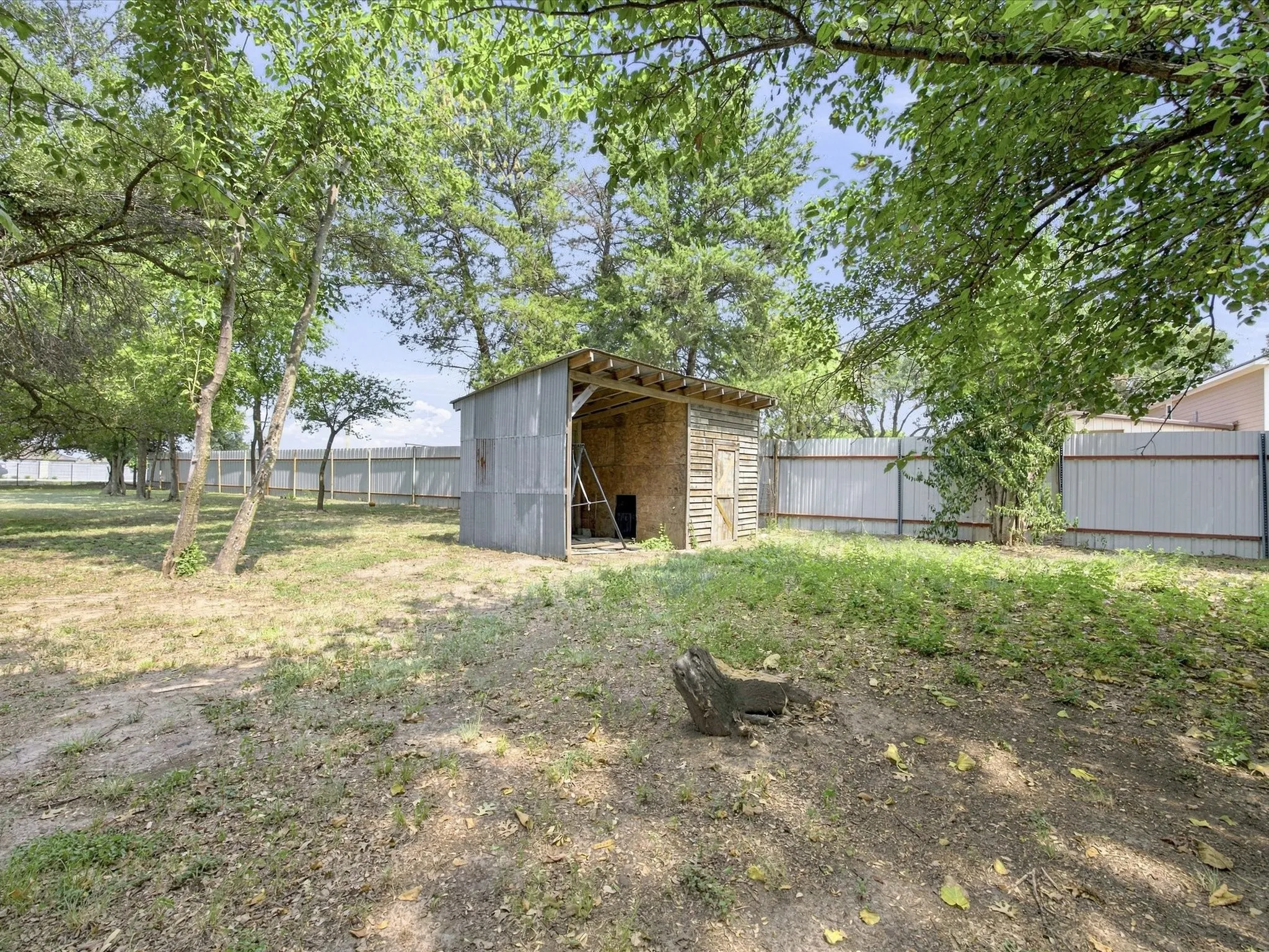 Single Family Residence For Sale in Ellis County , 5022 Ensign Road, Ennis, Texas 75119, 3 Bedroom, 2 Bathroom, 2 Garage spaces, 1,596 Sqft, built in 1978, mls#21352921, Real Estate Agent in Ennis, Homes For Sale in Ellis county, Homes For Sale in Ennis, Realtor in Ennis Texas, Real Estate Brokerage Independent Realty Texas, Luminita Cordes Realtor