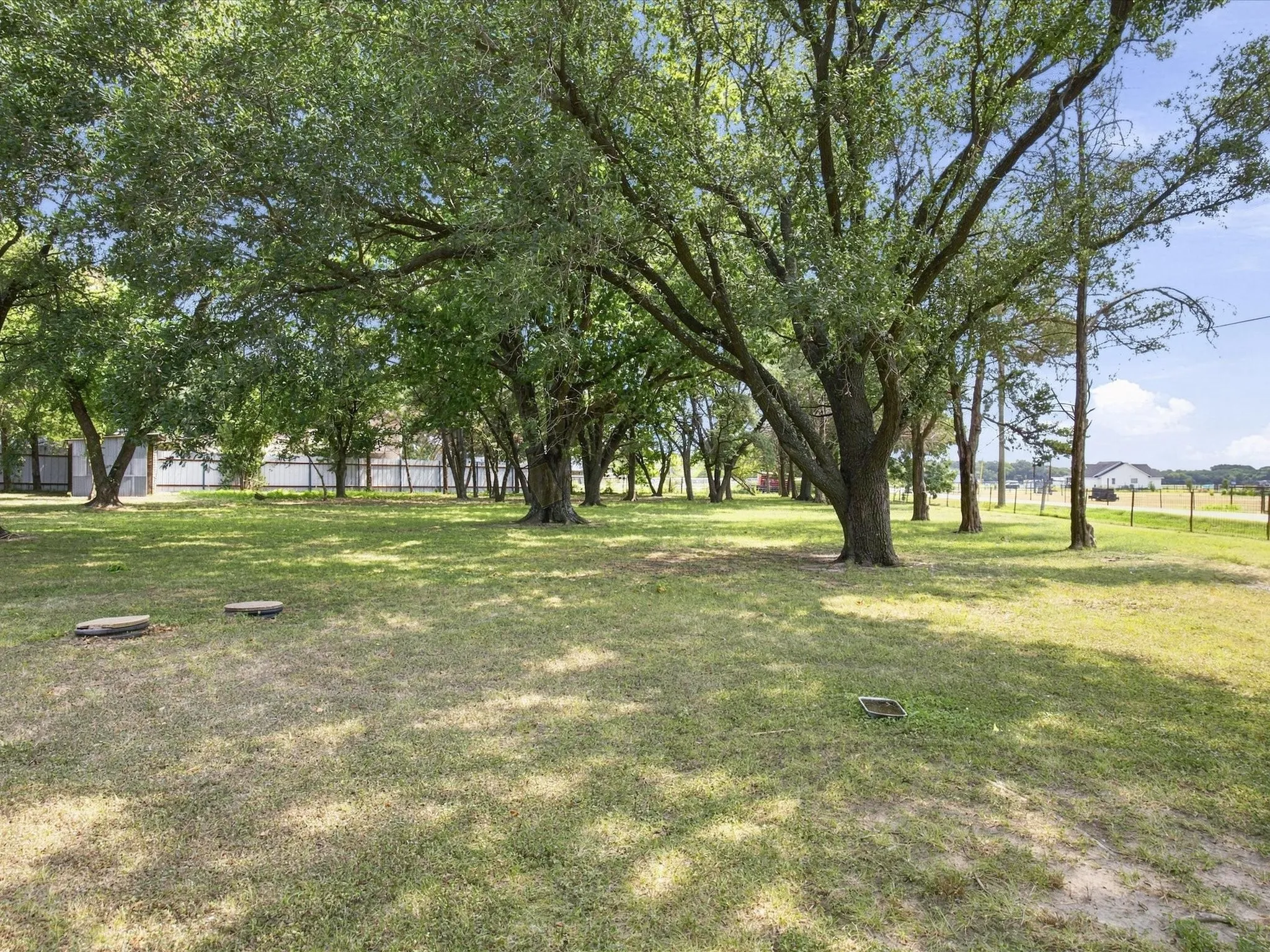 Single Family Residence For Sale in Ellis County , 5022 Ensign Road, Ennis, Texas 75119, 3 Bedroom, 2 Bathroom, 2 Garage spaces, 1,596 Sqft, built in 1978, mls#21352921, Real Estate Agent in Ennis, Homes For Sale in Ellis county, Homes For Sale in Ennis, Realtor in Ennis Texas, Real Estate Brokerage Independent Realty Texas, Luminita Cordes Realtor