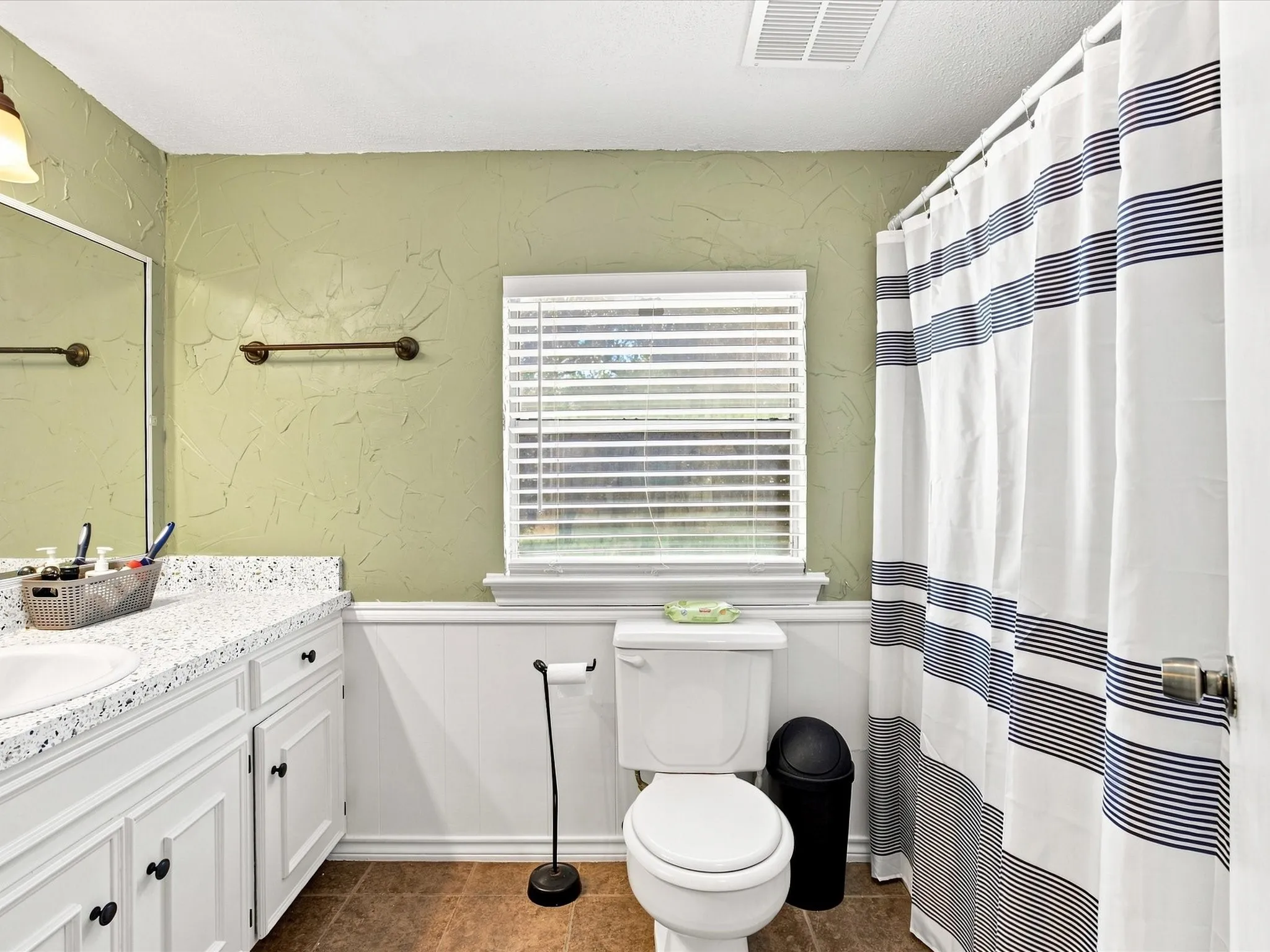 Single Family Residence For Sale in Ellis County , 5022 Ensign Road, Ennis, Texas 75119, 3 Bedroom, 2 Bathroom, 2 Garage spaces, 1,596 Sqft, built in 1978, mls#21352921, Real Estate Agent in Ennis, Homes For Sale in Ellis county, Homes For Sale in Ennis, Realtor in Ennis Texas, Real Estate Brokerage Independent Realty Texas, Luminita Cordes Realtor