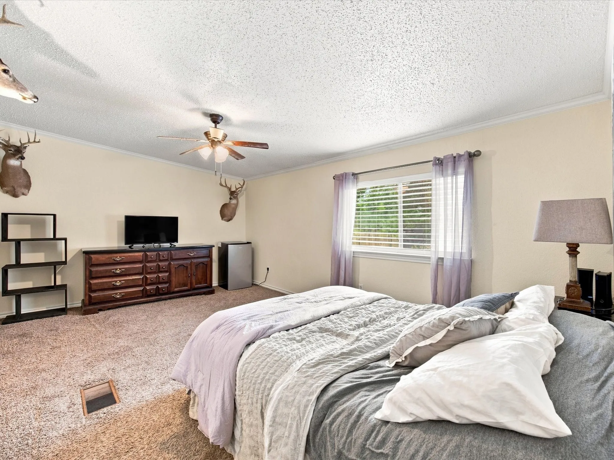 Single Family Residence For Sale in Ellis County , 5022 Ensign Road, Ennis, Texas 75119, 3 Bedroom, 2 Bathroom, 2 Garage spaces, 1,596 Sqft, built in 1978, mls#21352921, Real Estate Agent in Ennis, Homes For Sale in Ellis county, Homes For Sale in Ennis, Realtor in Ennis Texas, Real Estate Brokerage Independent Realty Texas, Luminita Cordes Realtor