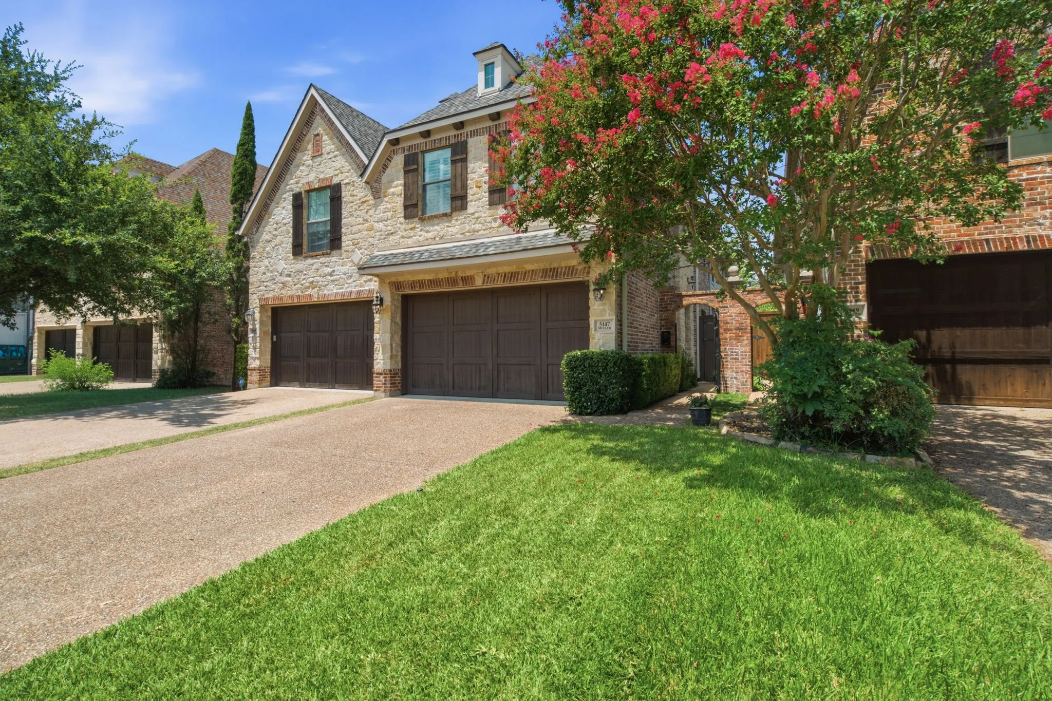 Single Family Residence For Sale in Dallas County , 5147 Miller Avenue, Dallas, Texas 75206, 3 Bedroom, 3 Bathroom, 2 Garage spaces, 2,485 Sqft, built in 2005, mls#21339192, Real Estate Agent in Dallas, Homes For Sale in Dallas county, Homes For Sale in Dallas, Realtor in Dallas Texas, Real Estate Brokerage Independent Realty Texas, Luminita Cordes Realtor