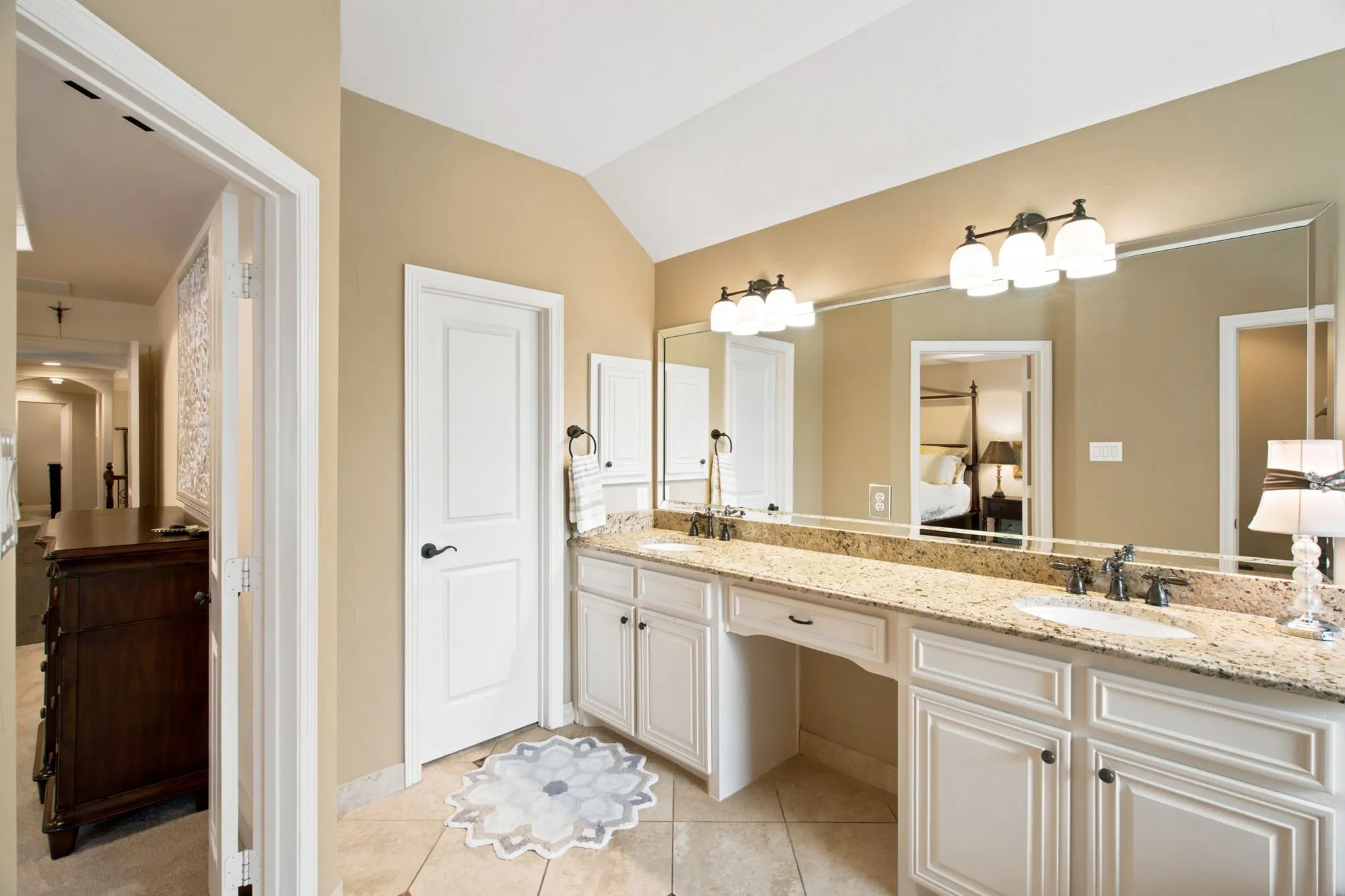 Single Family Residence For Sale in Dallas County , 5147 Miller Avenue, Dallas, Texas 75206, 3 Bedroom, 3 Bathroom, 2 Garage spaces, 2,485 Sqft, built in 2005, mls#21339192, Real Estate Agent in Dallas, Homes For Sale in Dallas county, Homes For Sale in Dallas, Realtor in Dallas Texas, Real Estate Brokerage Independent Realty Texas, Luminita Cordes Realtor