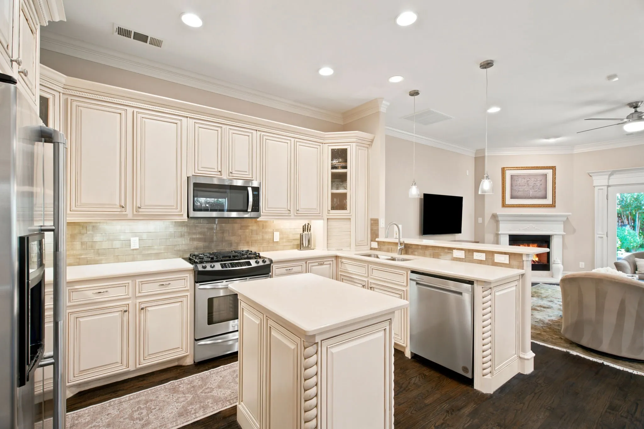 Single Family Residence For Sale in Dallas County , 5147 Miller Avenue, Dallas, Texas 75206, 3 Bedroom, 3 Bathroom, 2 Garage spaces, 2,485 Sqft, built in 2005, mls#21339192, Real Estate Agent in Dallas, Homes For Sale in Dallas county, Homes For Sale in Dallas, Realtor in Dallas Texas, Real Estate Brokerage Independent Realty Texas, Luminita Cordes Realtor